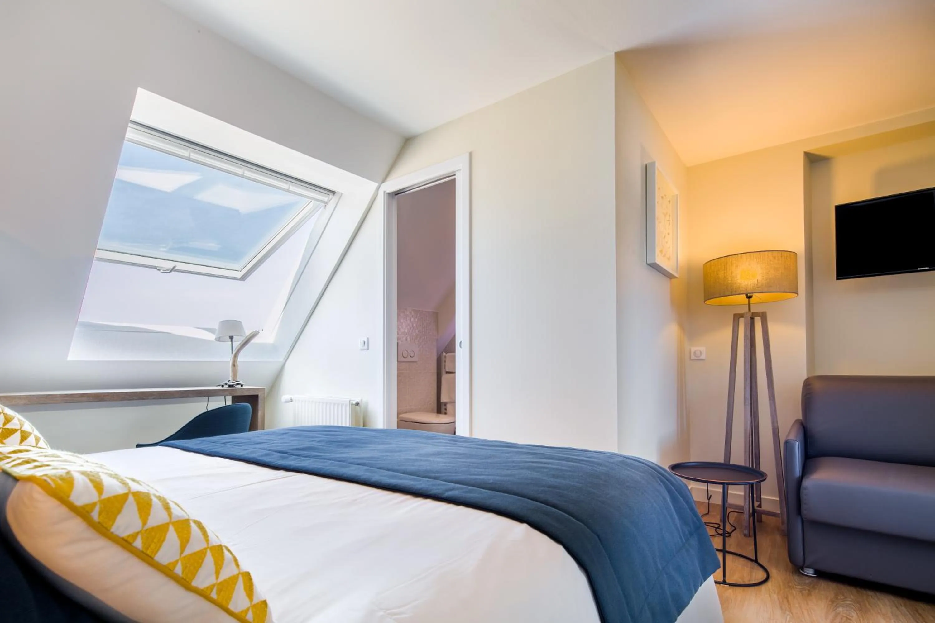 Bed in Les Chants d'Ailes - Hôtel Face Mer