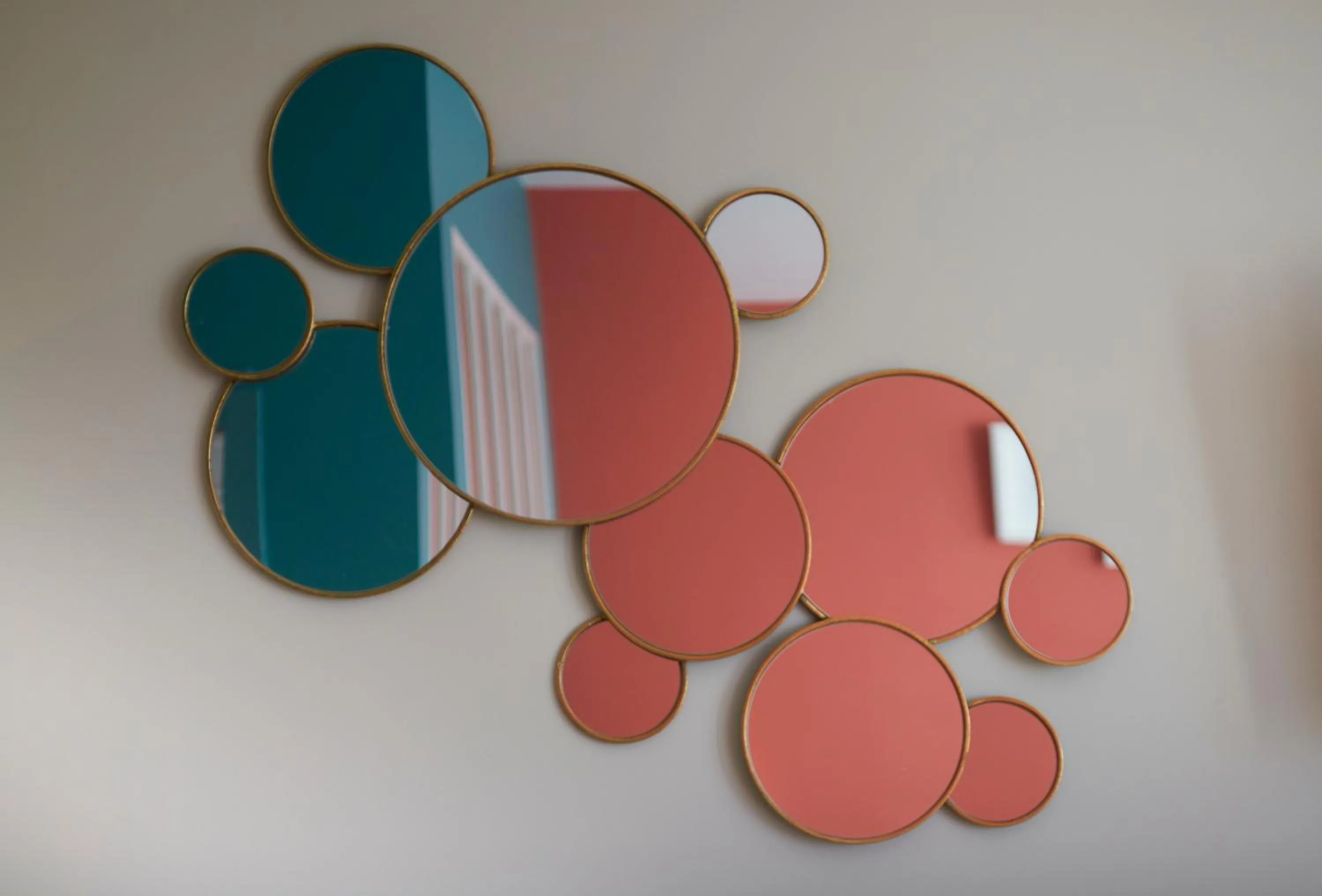 Decorative detail in Les Chants d'Ailes - Hôtel Face Mer