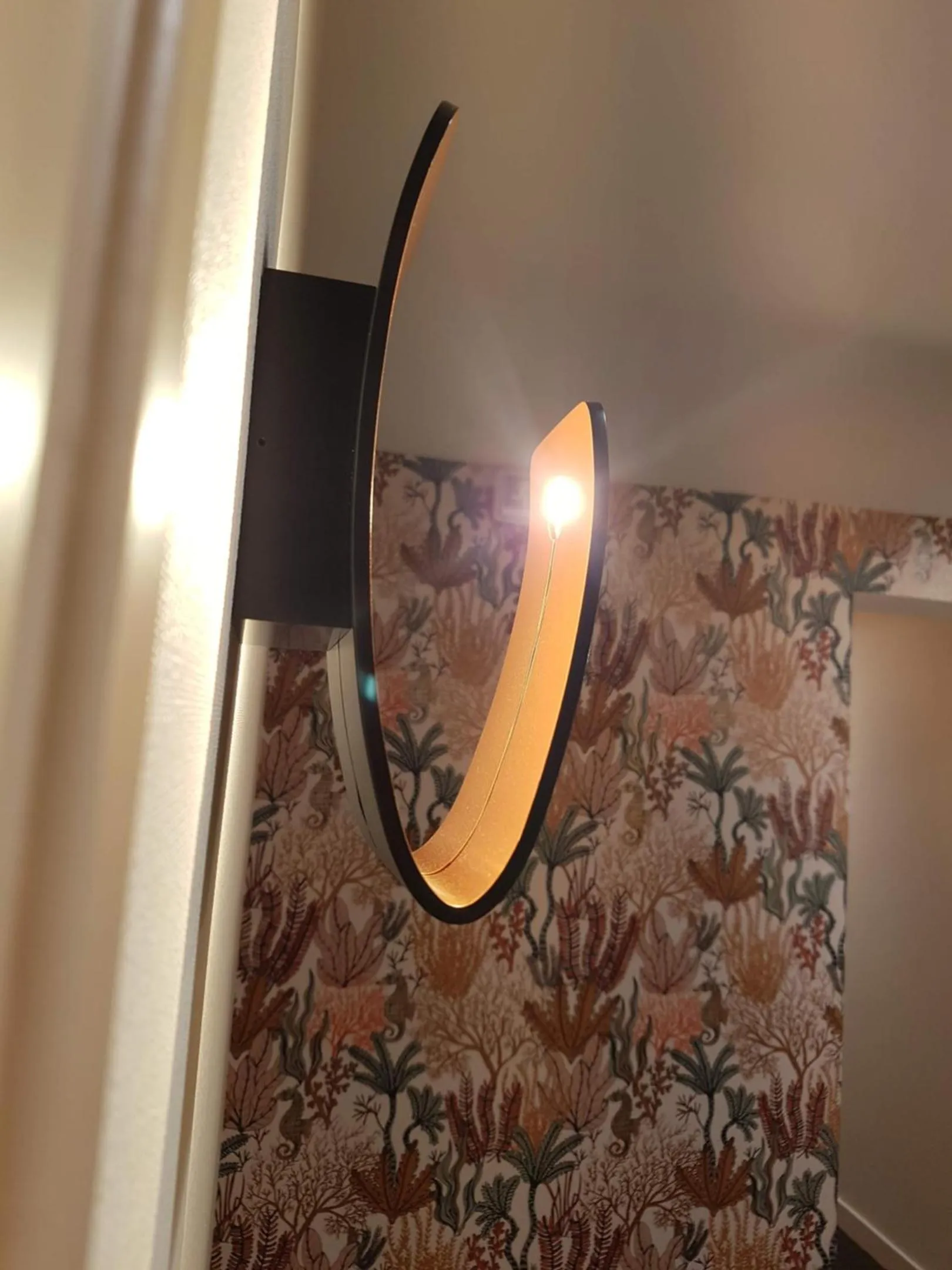 Property building in Les Chants d'Ailes - Hôtel Face Mer