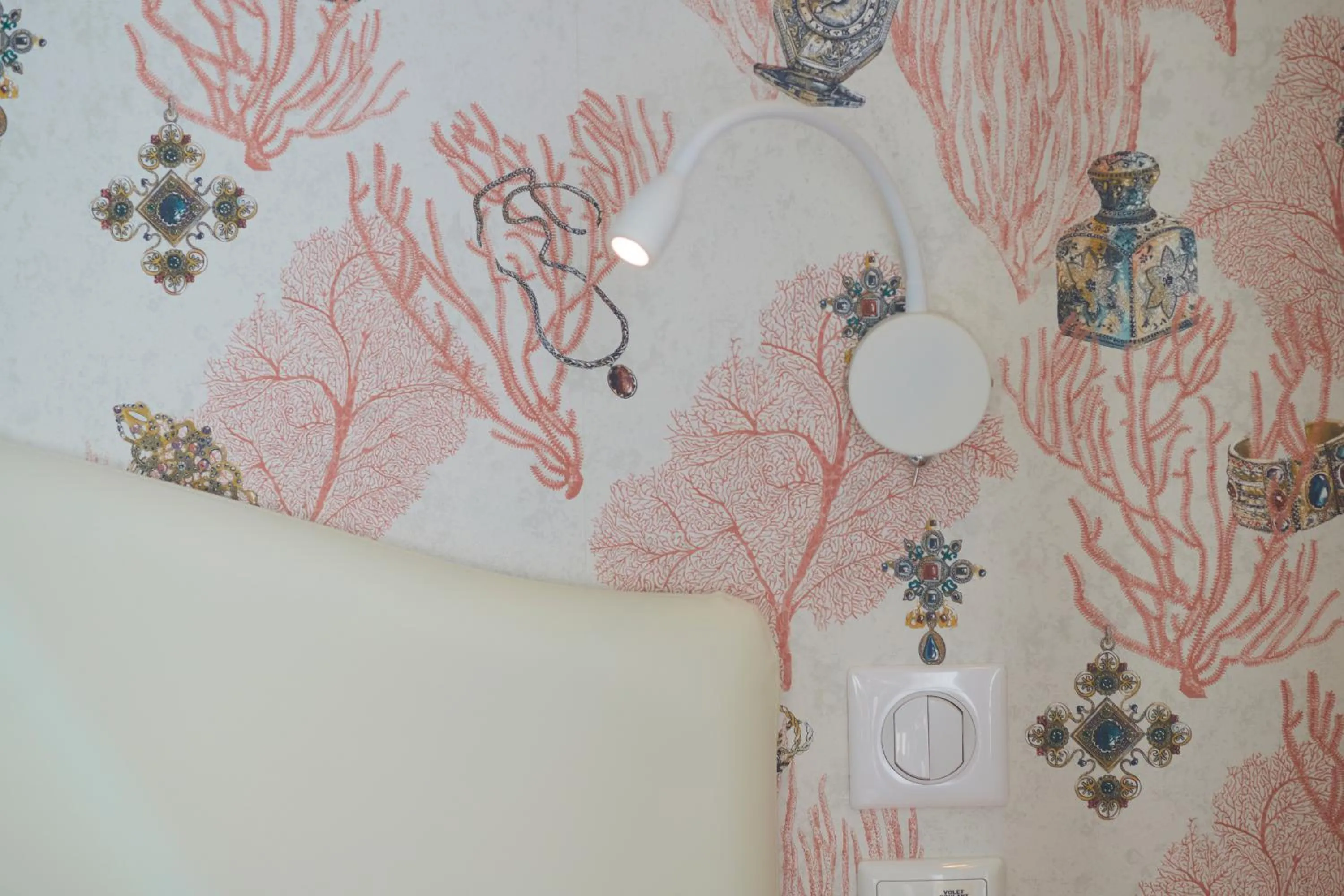 Decorative detail in Les Chants d'Ailes - Hôtel Face Mer