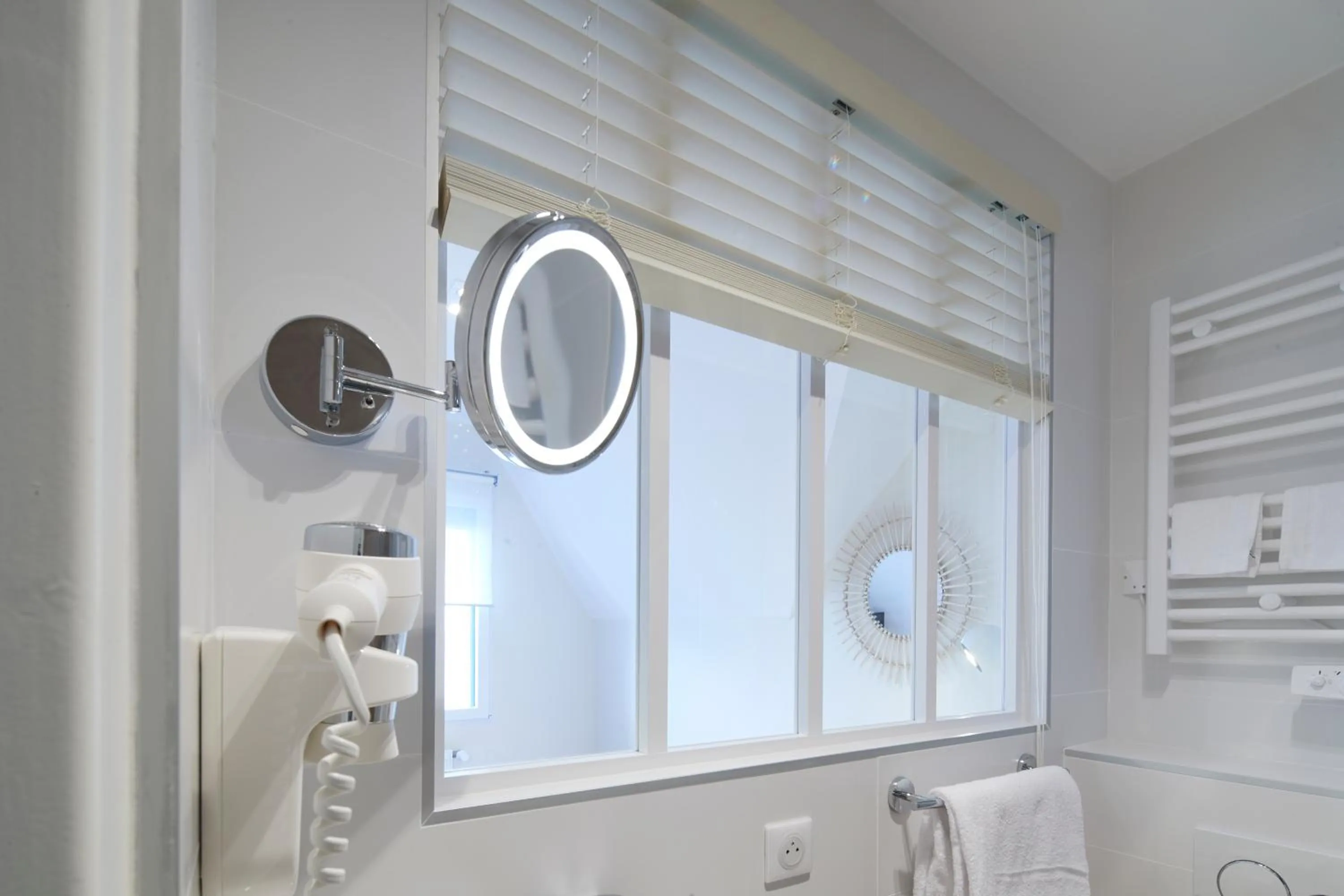 Shower in Les Chants d'Ailes - Hôtel Face Mer