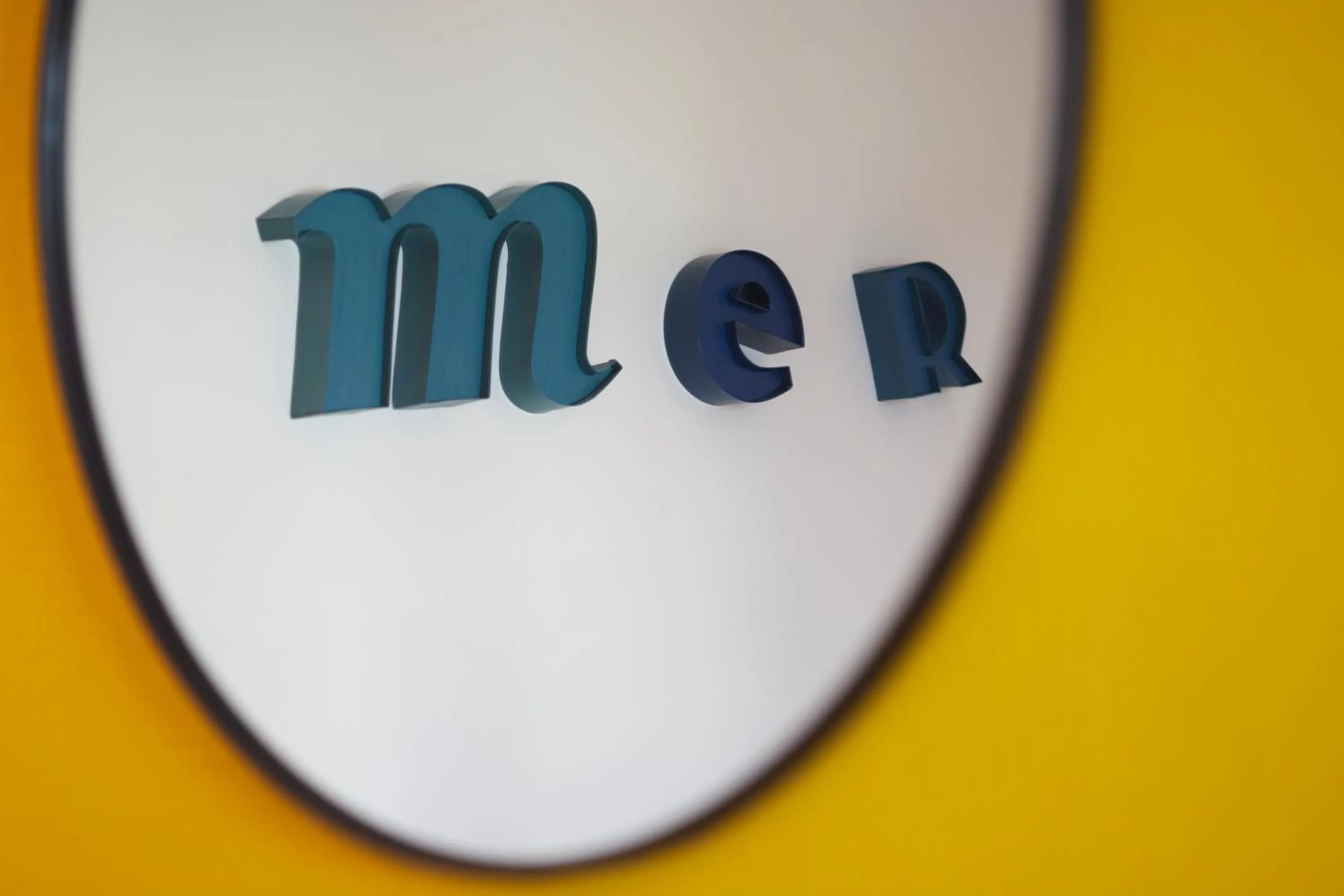 Text overlay in Les Chants d'Ailes - Hôtel Face Mer