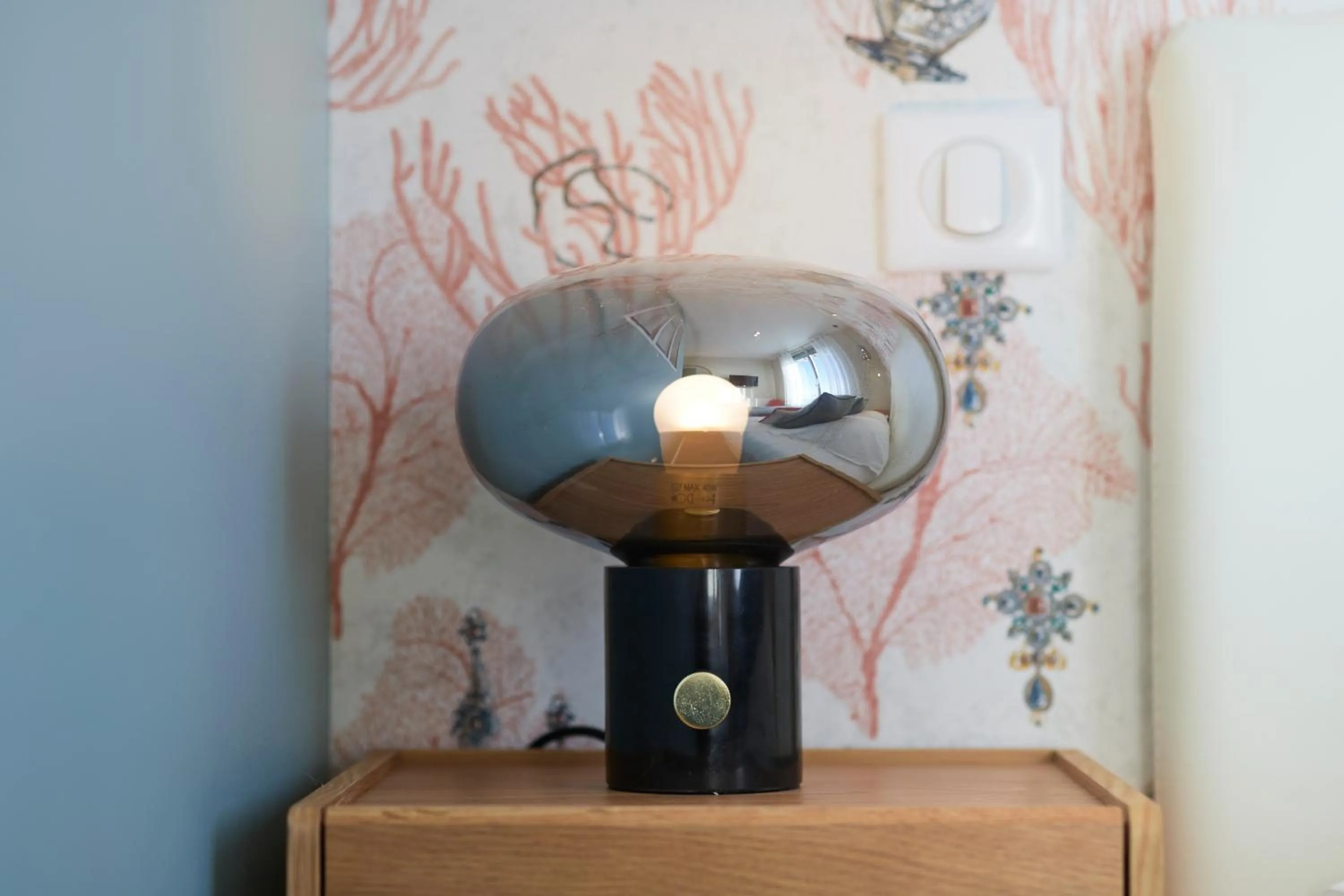 Decorative detail in Les Chants d'Ailes - Hôtel Face Mer