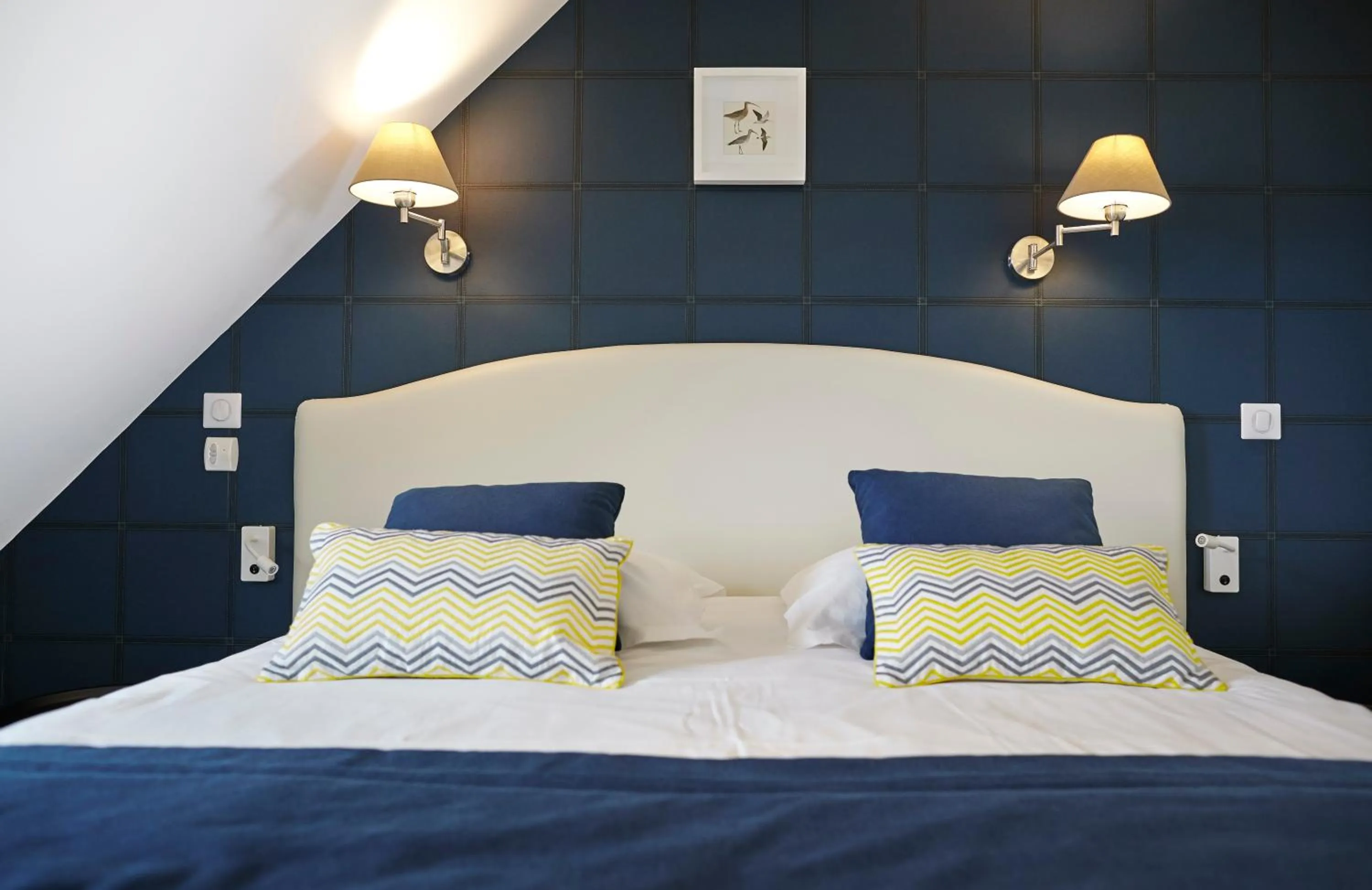 Decorative detail, Bed in Les Chants d'Ailes - Hôtel Face Mer