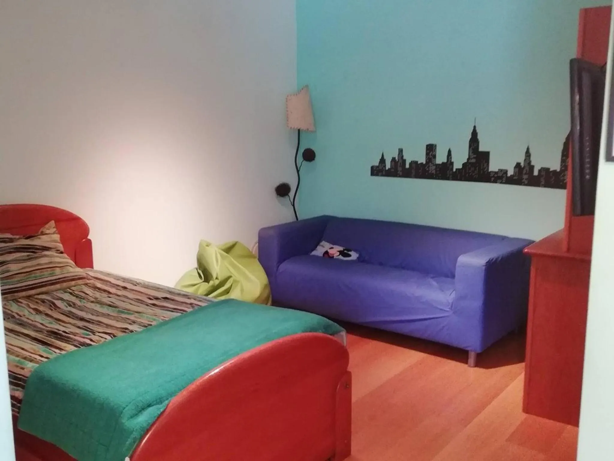 Communal lounge/ TV room, Bed in Global Guests