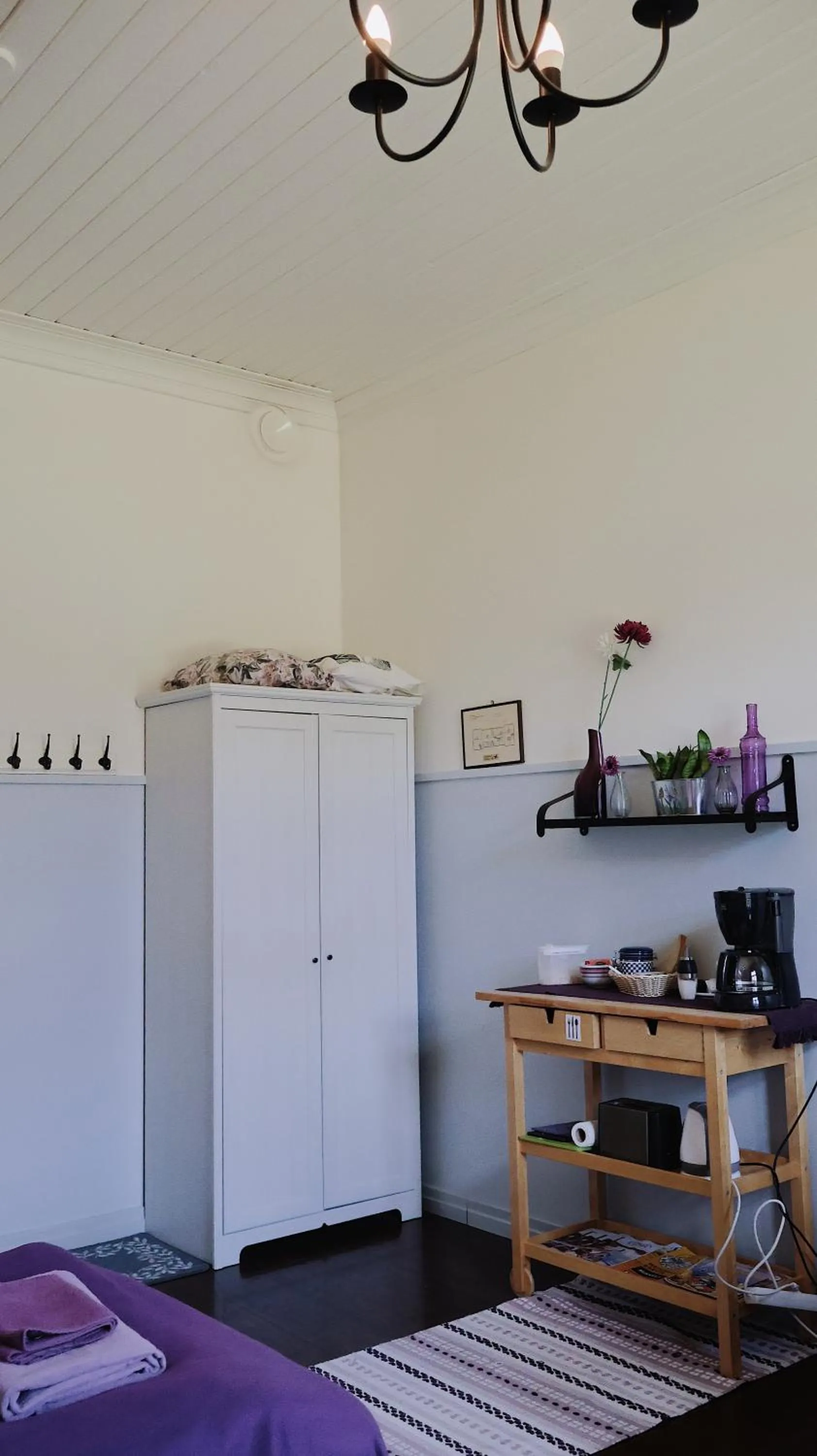 wardrobe in Huoneistohotelli Marja