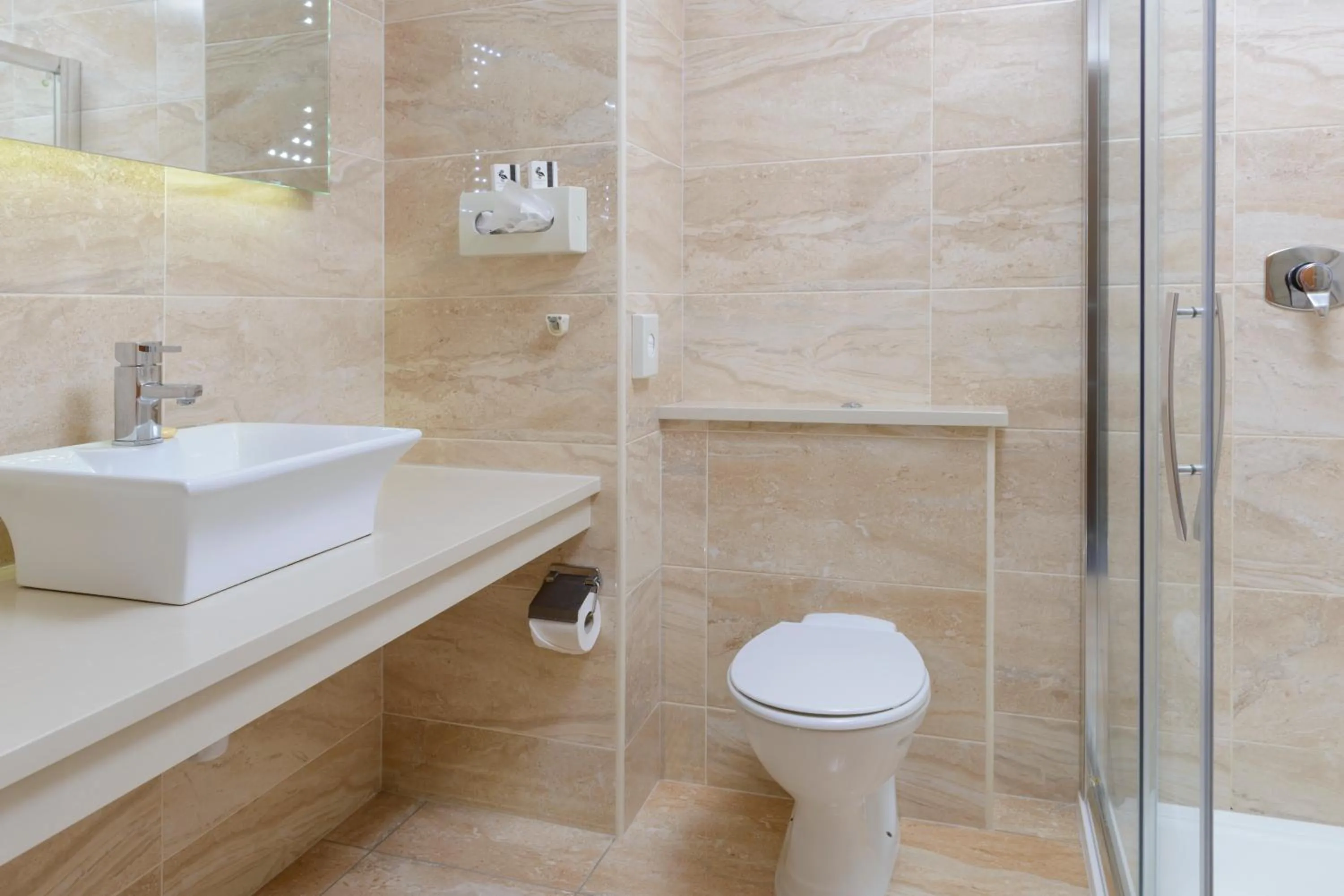 Bathroom in Old Weir Lodge
