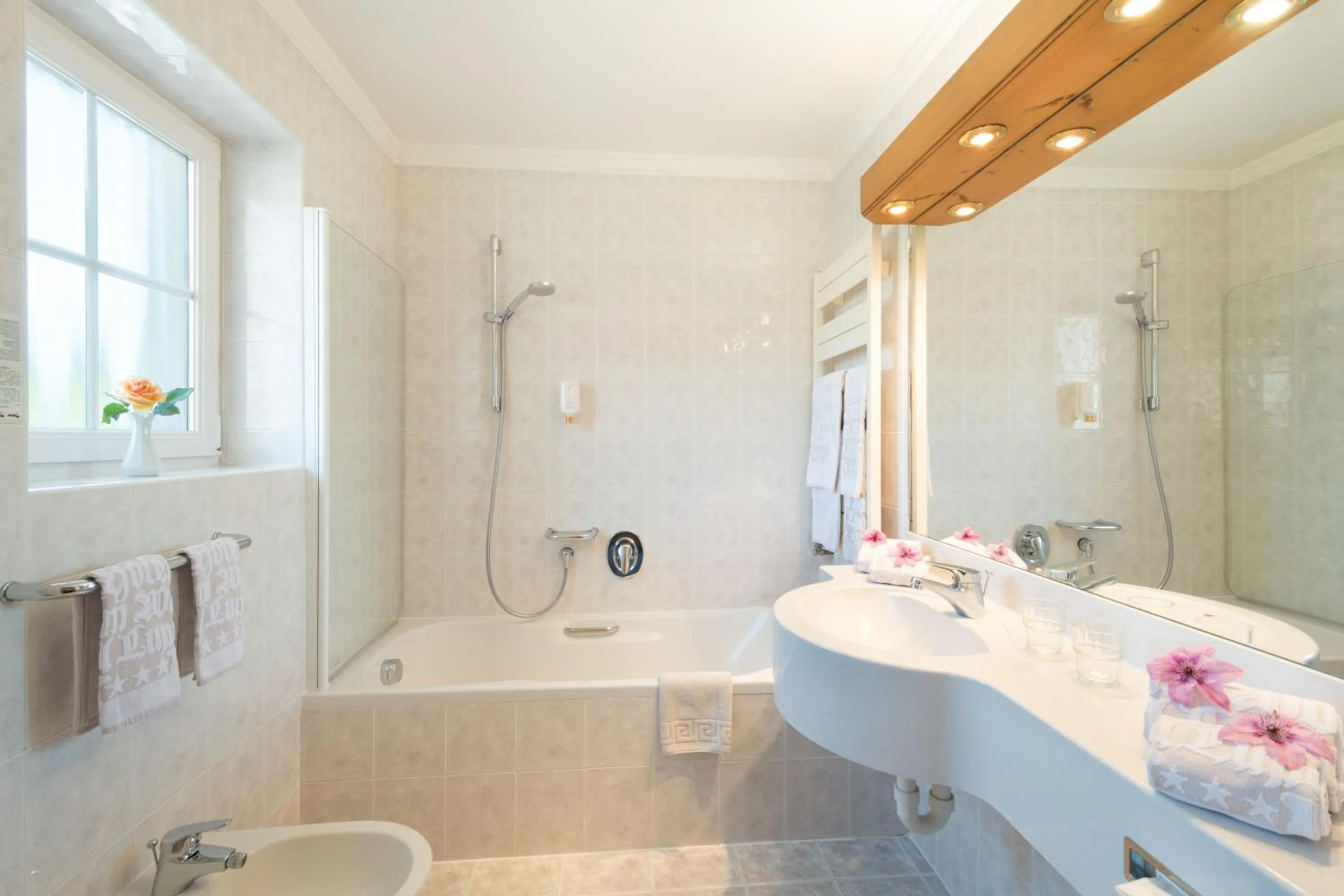 Bathroom in Hotel zum Wolf