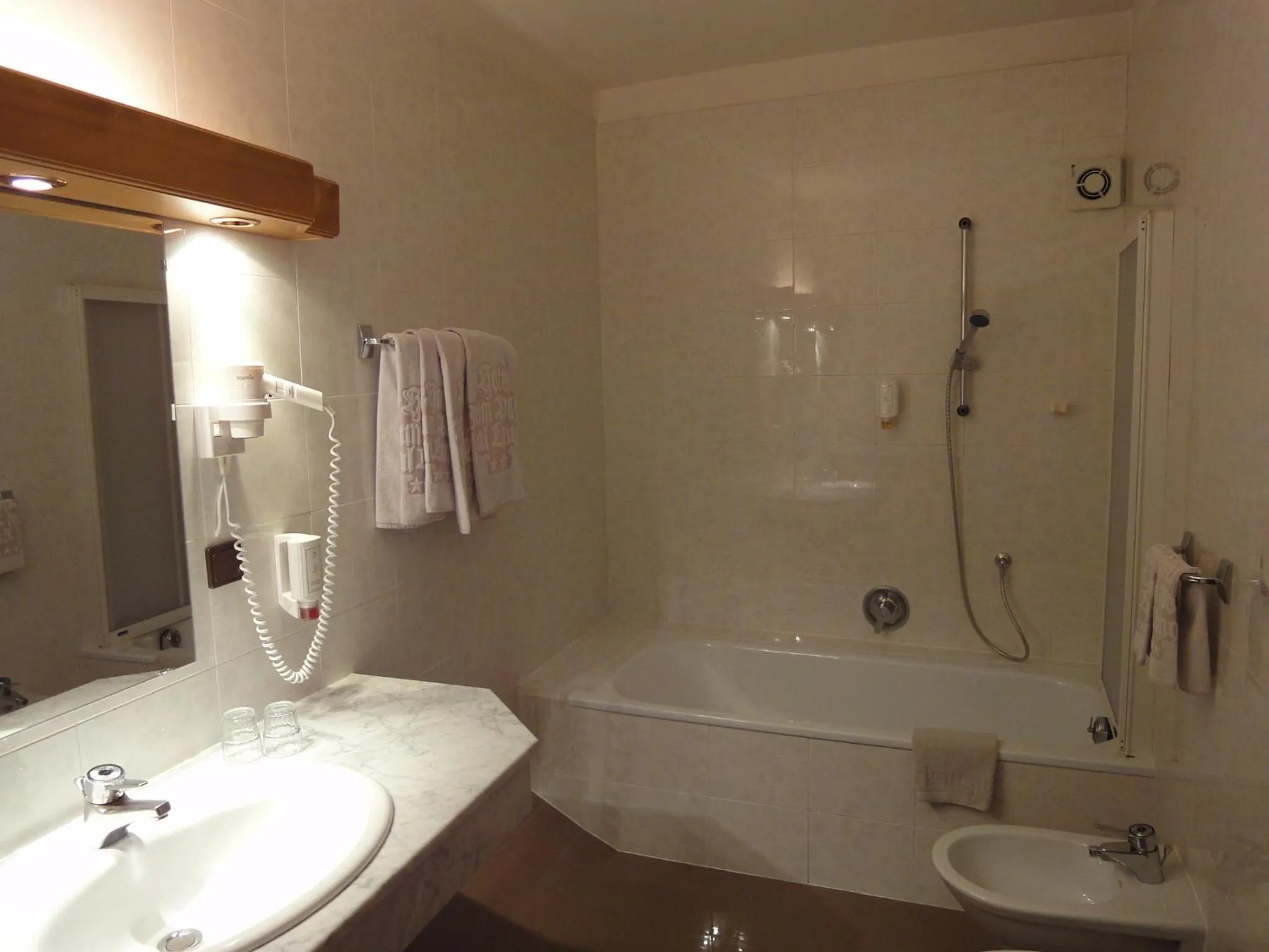 Bathroom in Hotel zum Wolf