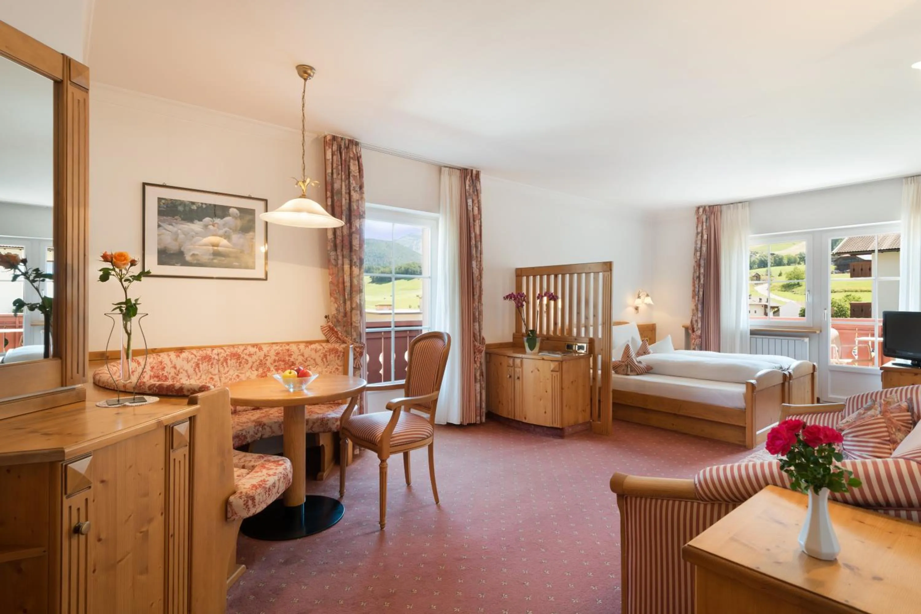 Living room, Bed in Hotel zum Wolf