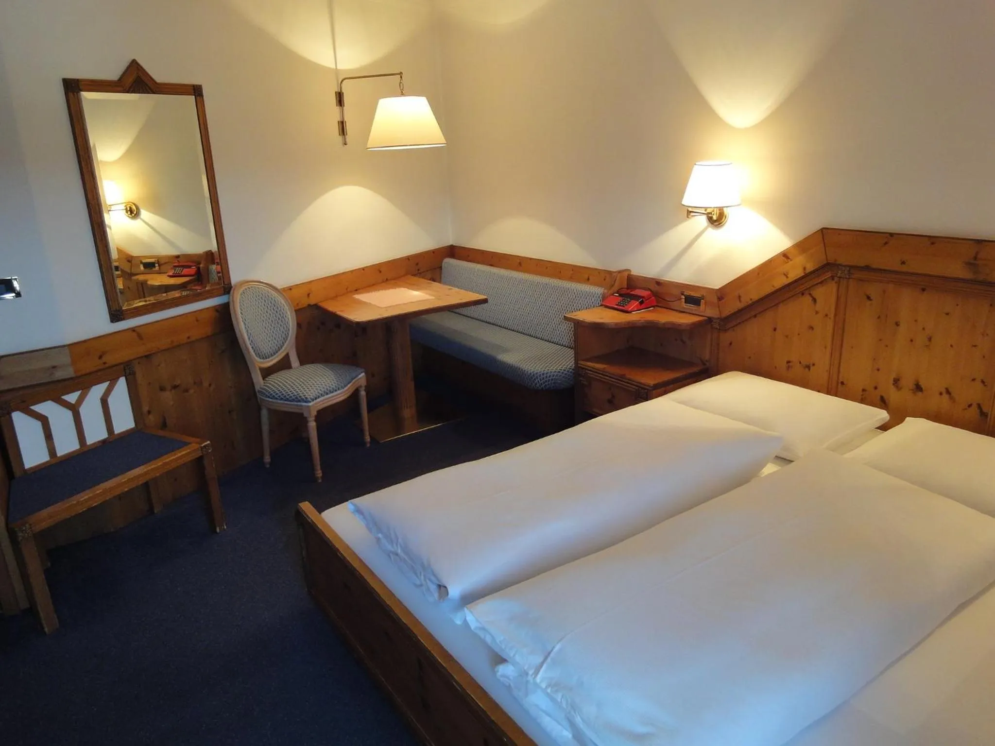 Bedroom, Bed in Hotel zum Wolf