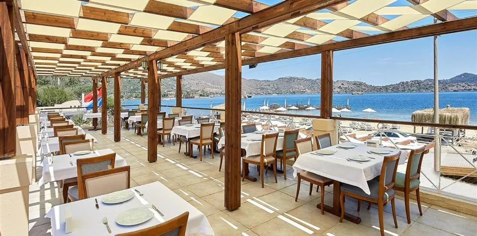 Restaurant/places to eat in Fİ Light Solto Boutique Beach Hotel