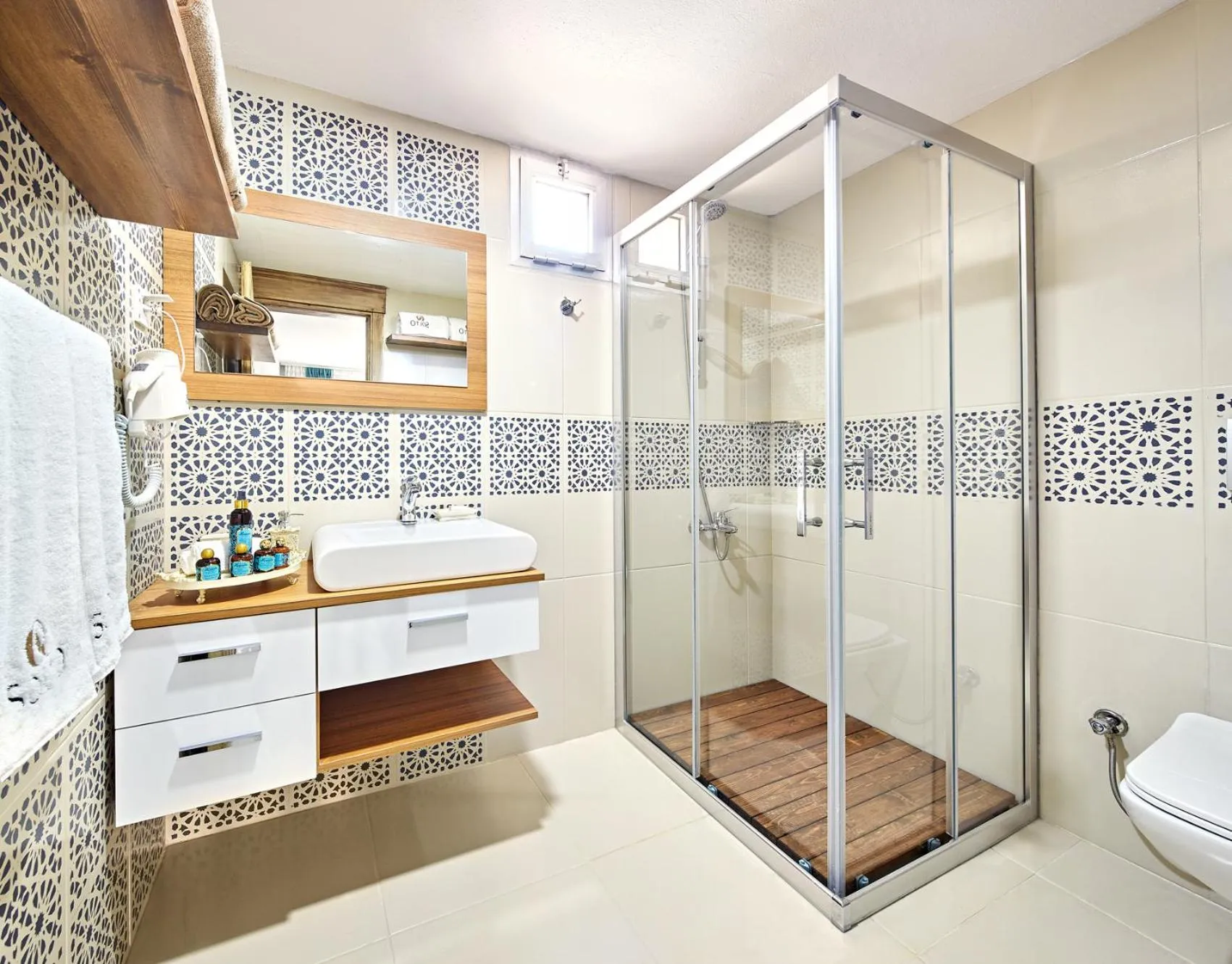 Shower in Fİ Light Solto Boutique Beach Hotel