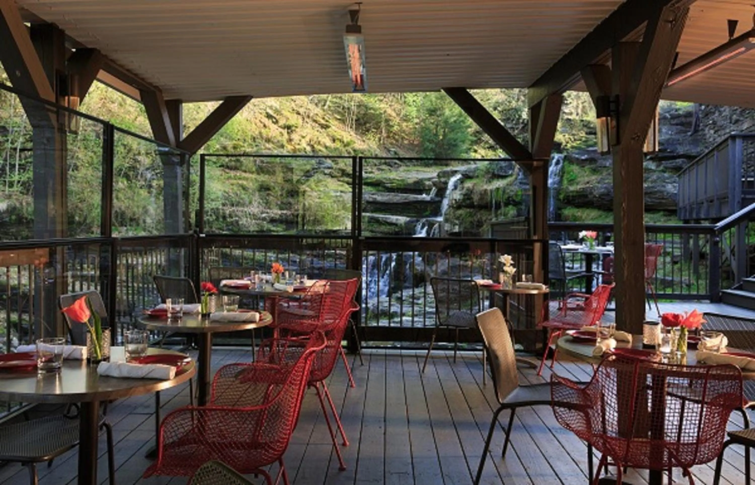Restaurant/places to eat in Ledges Hotel