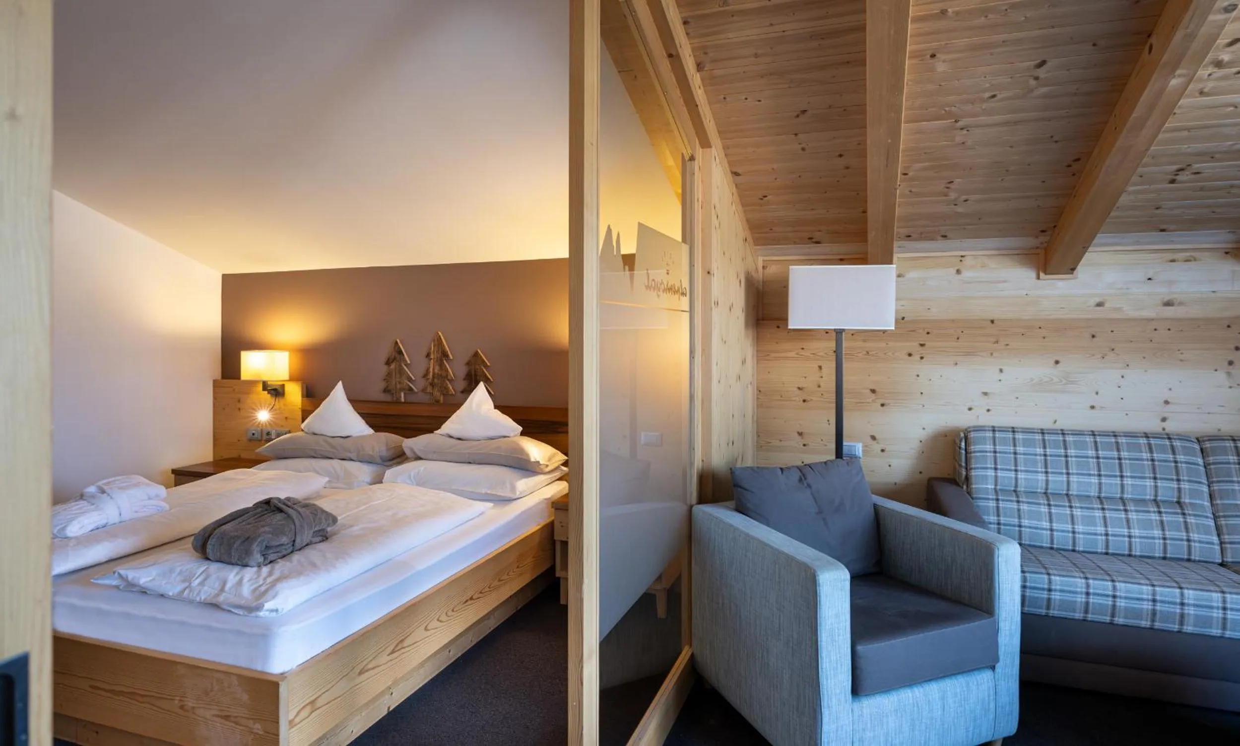 Photo of the whole room, Bed in Hotel Alpenroyal