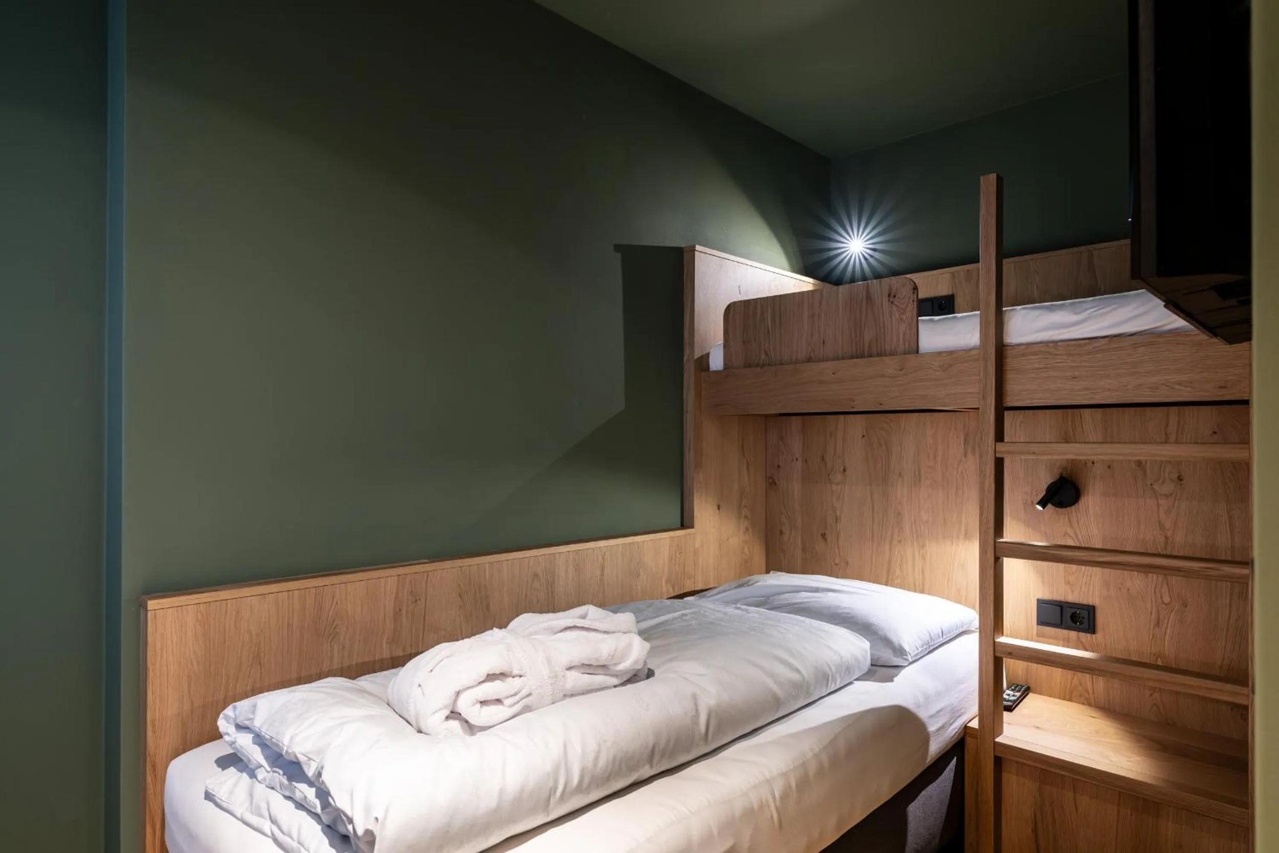 children, Bed in Hotel Alpenroyal