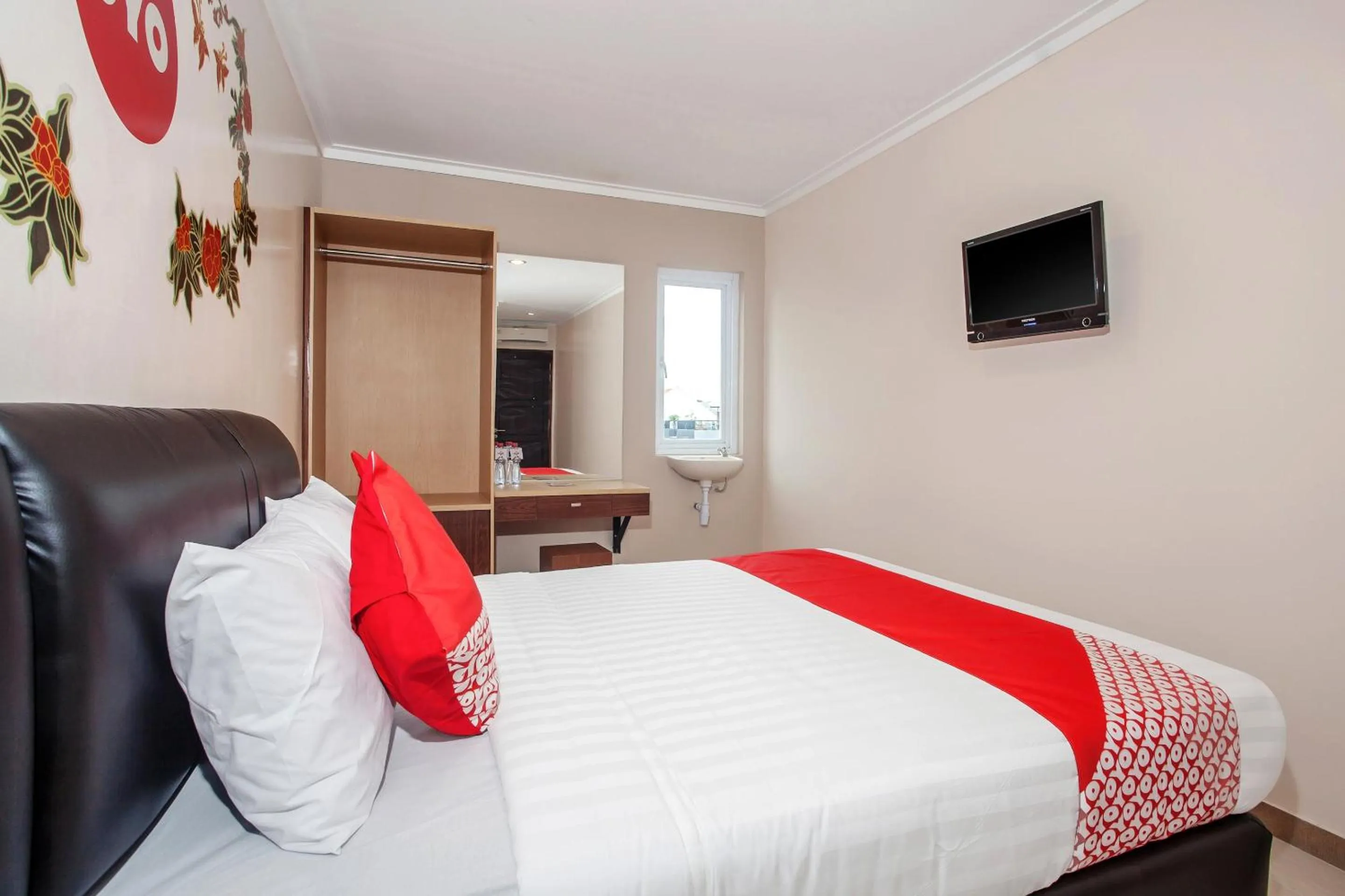 Bedroom, Bed in Capital O 134 Lg Residence