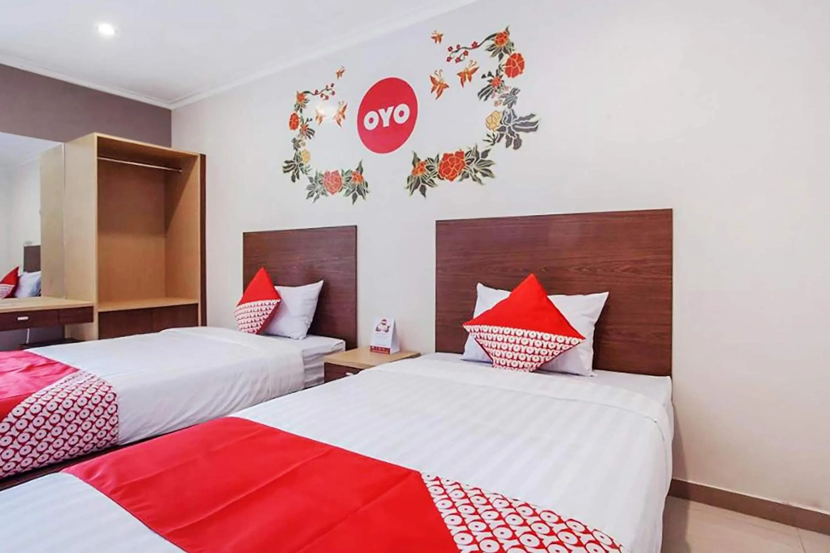 Bedroom, Bed in Capital O 134 Lg Residence