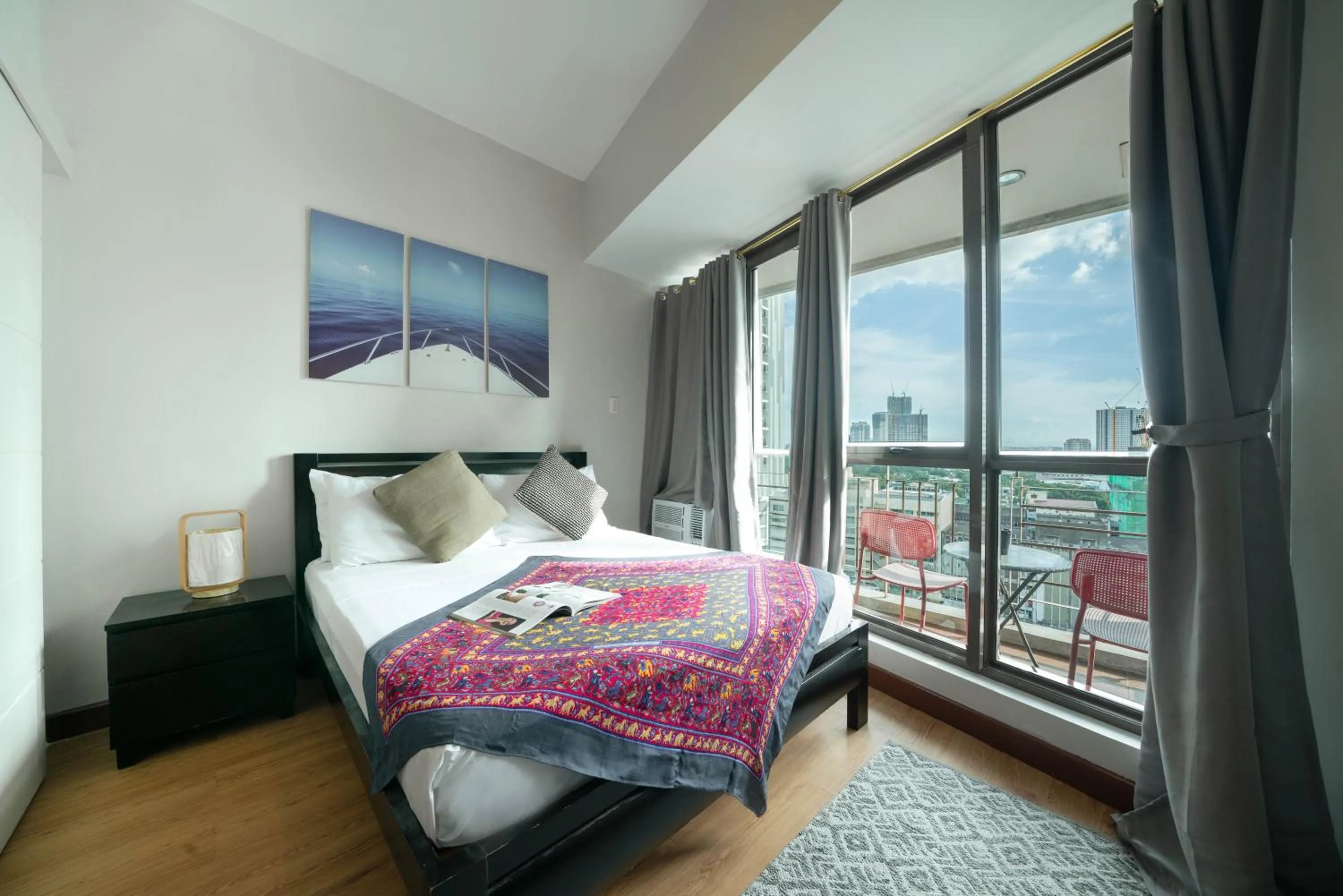 KL Tower Makati Apartments by PH Staycation