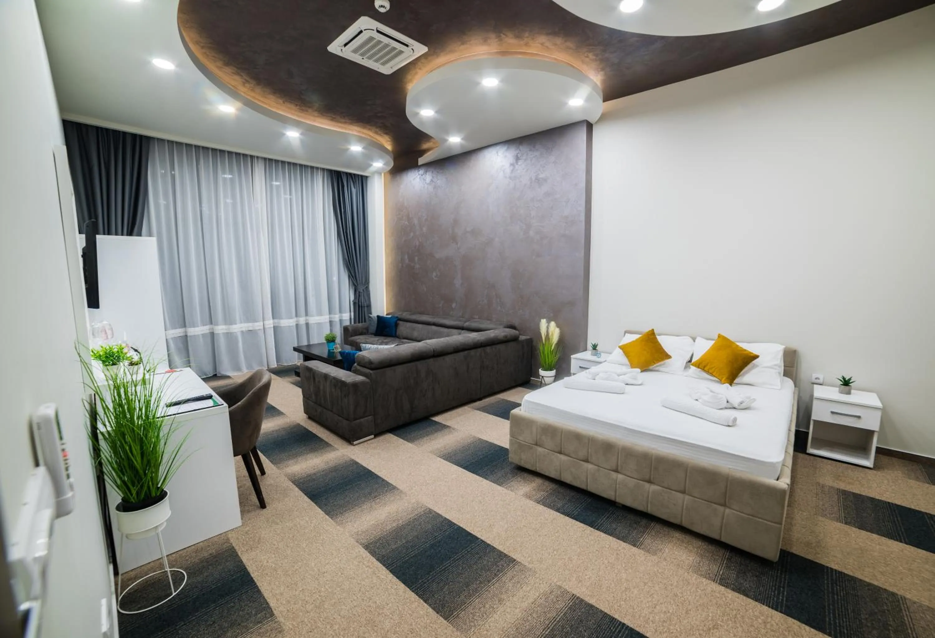 Photo of the whole room, Bed in Hotel River