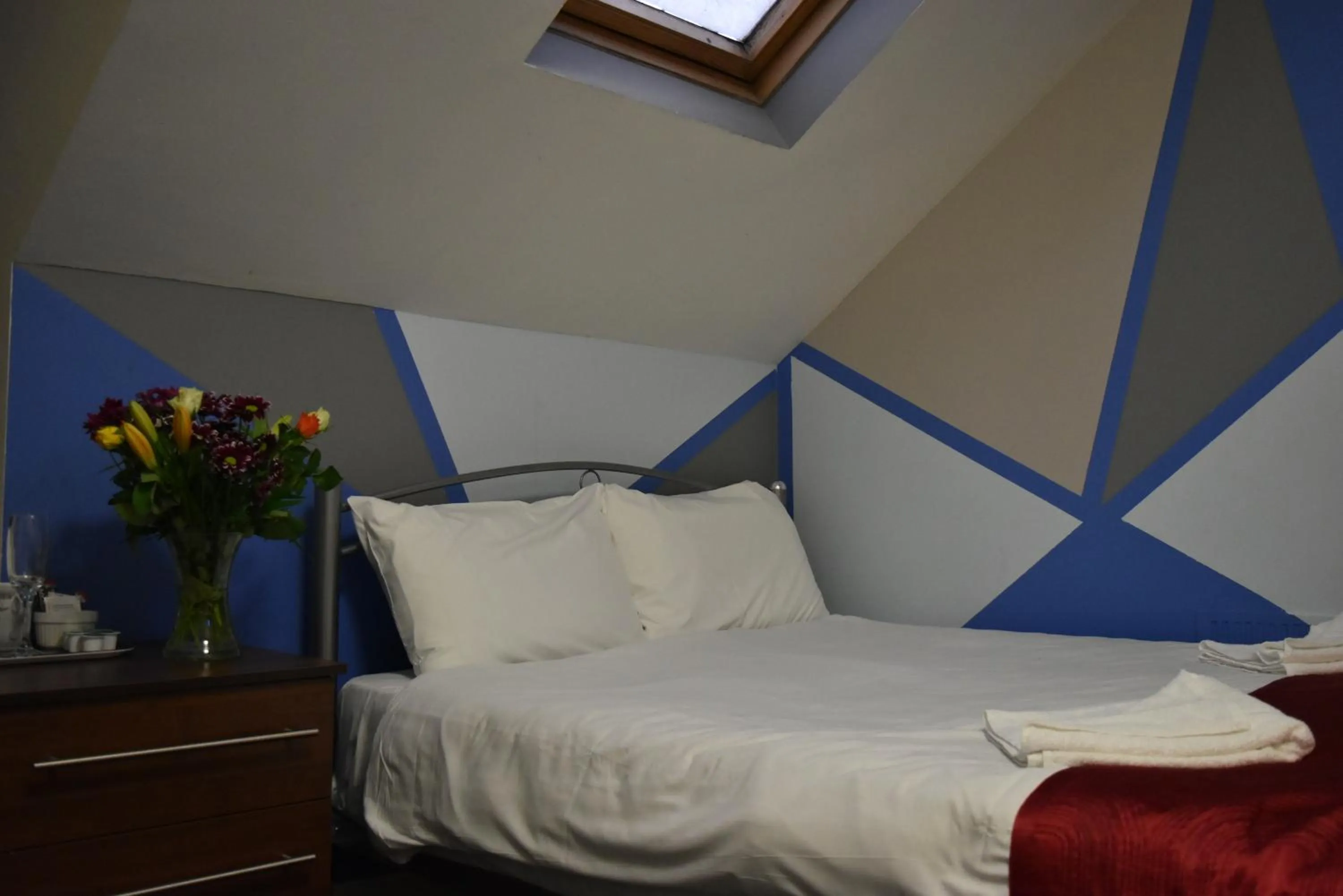 Bed in London Olympus Hotel Nirvana