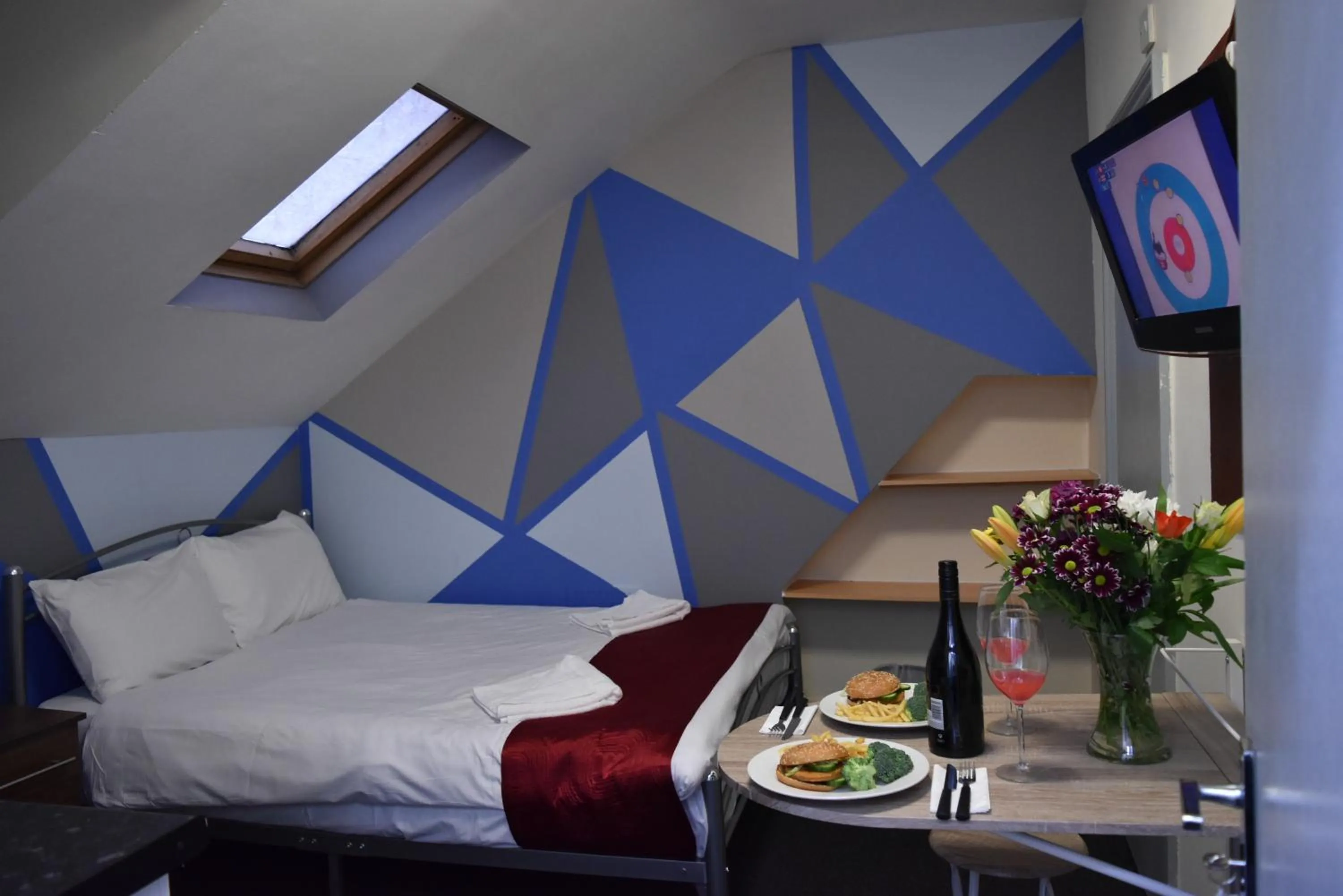 Bed in London Olympus Hotel Nirvana