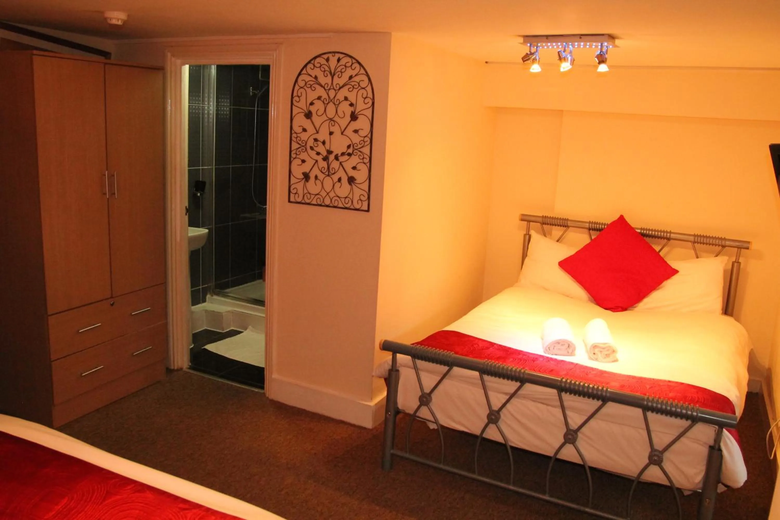 Bedroom, Bed in London Olympus Hotel Nirvana