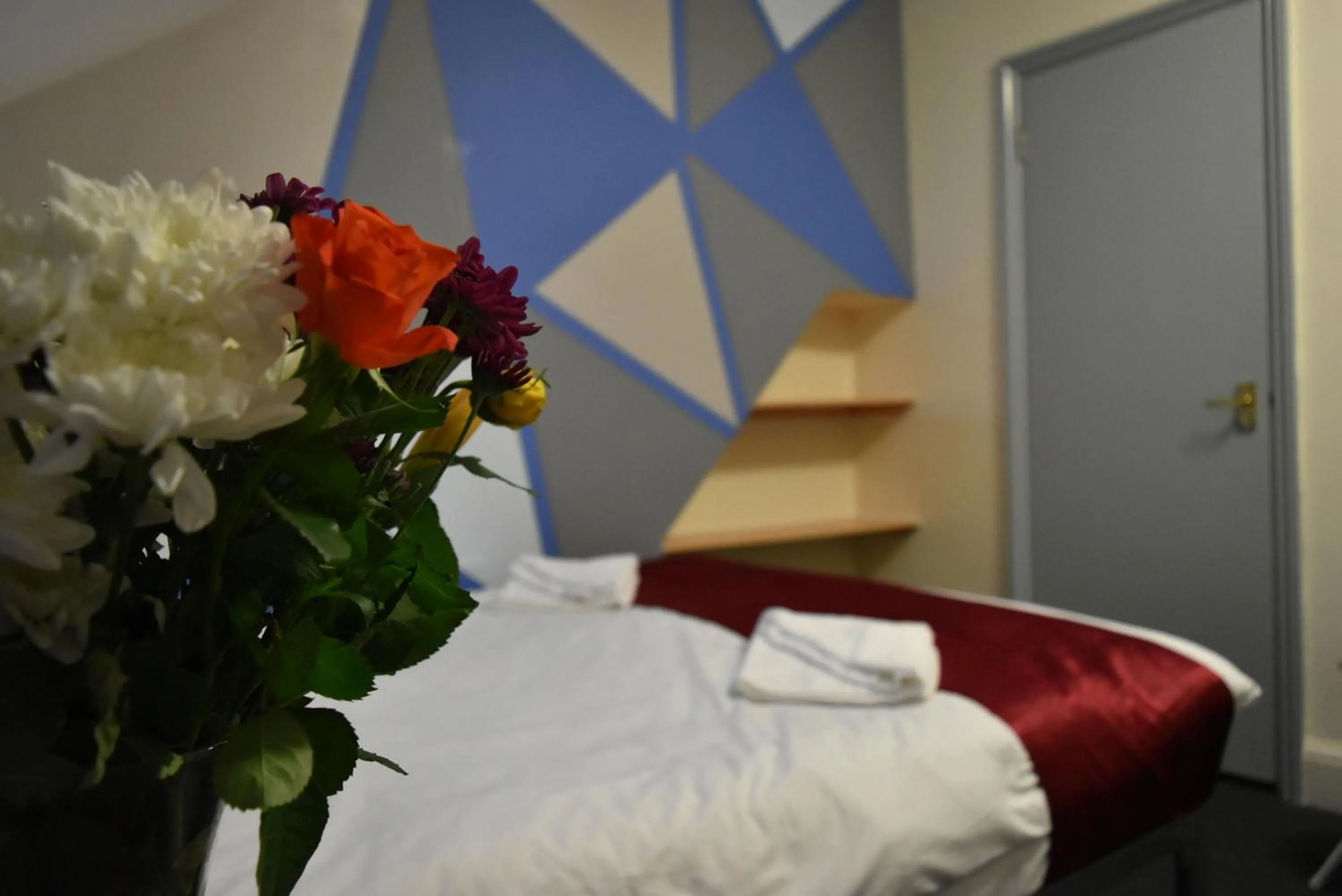 Bed in London Olympus Hotel Nirvana