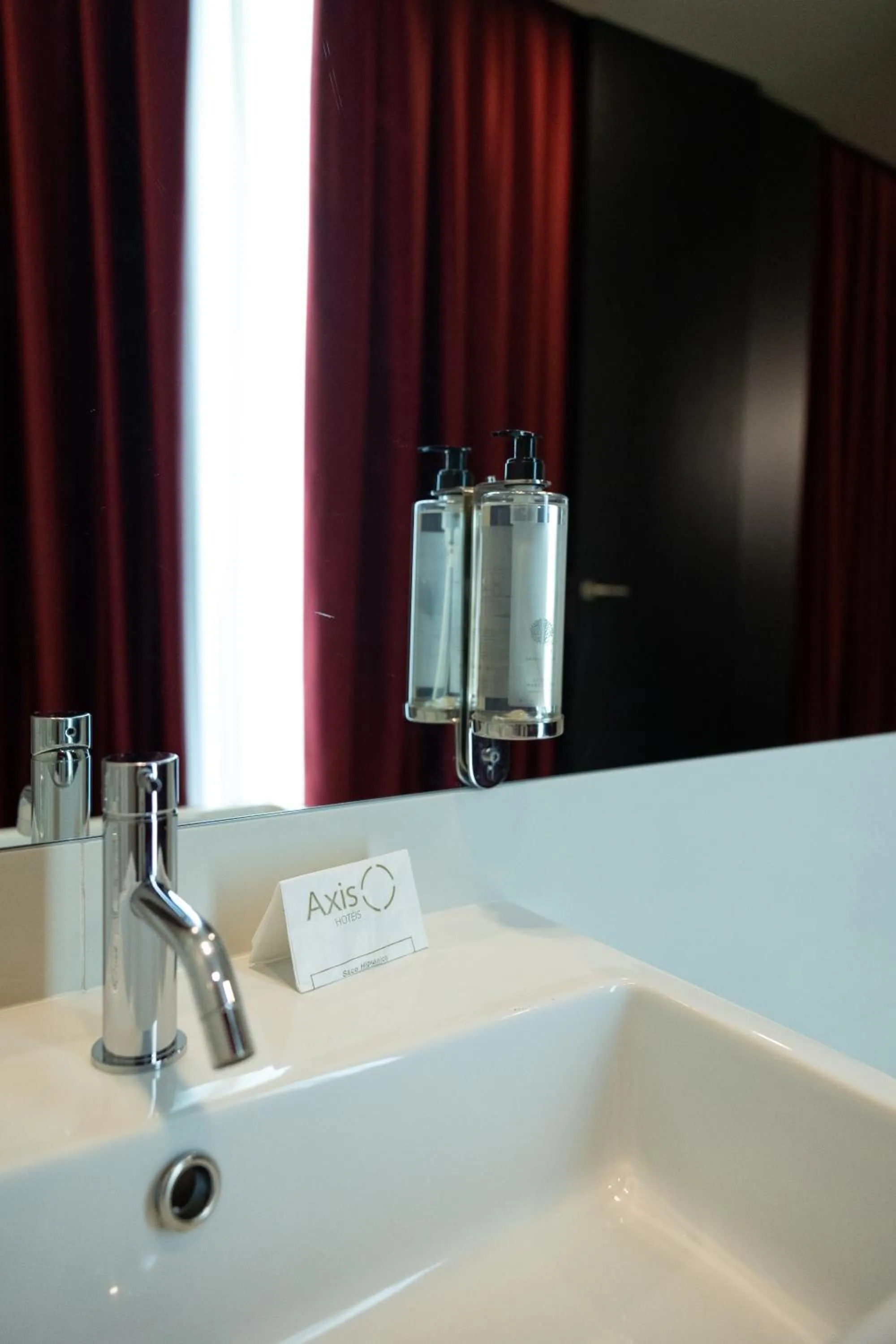 Bathroom in Axis Viana Business & SPA Hotel