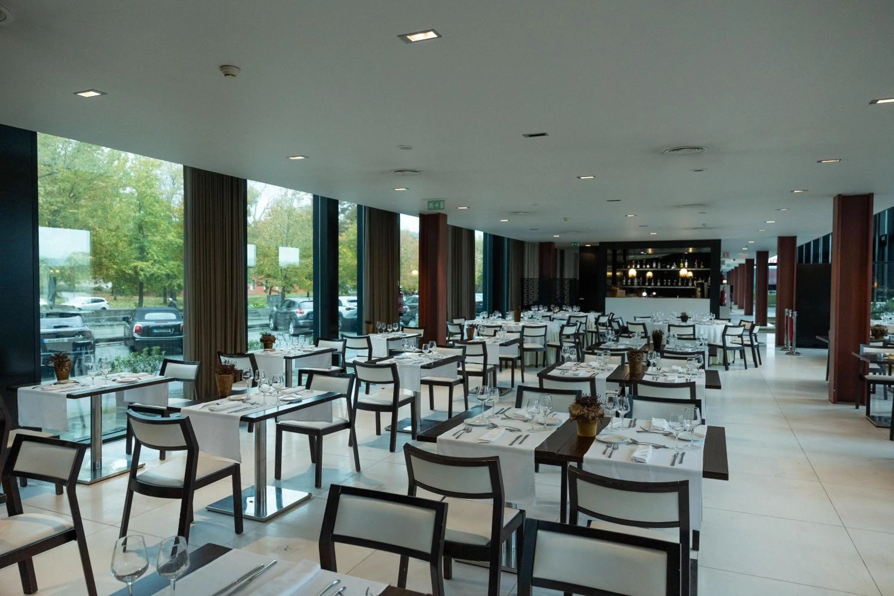 Restaurant/places to eat in Axis Viana Business & SPA Hotel