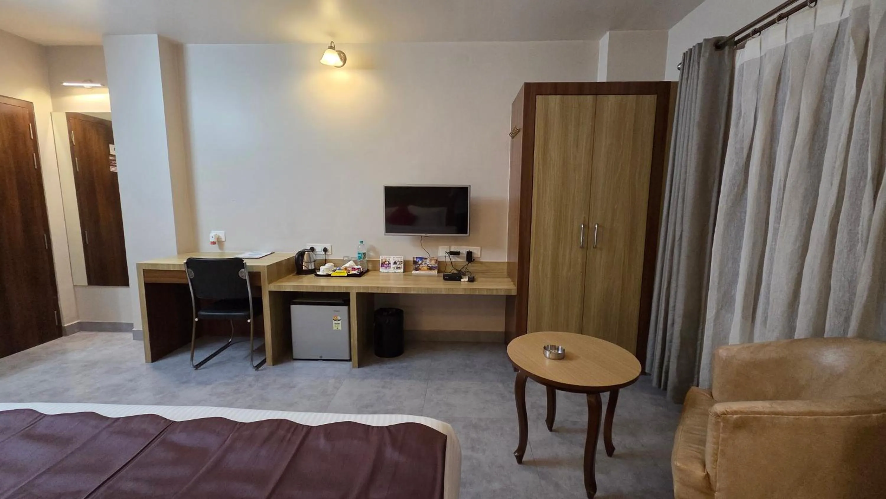 TV and multimedia in Hotel Gulmohar Grand