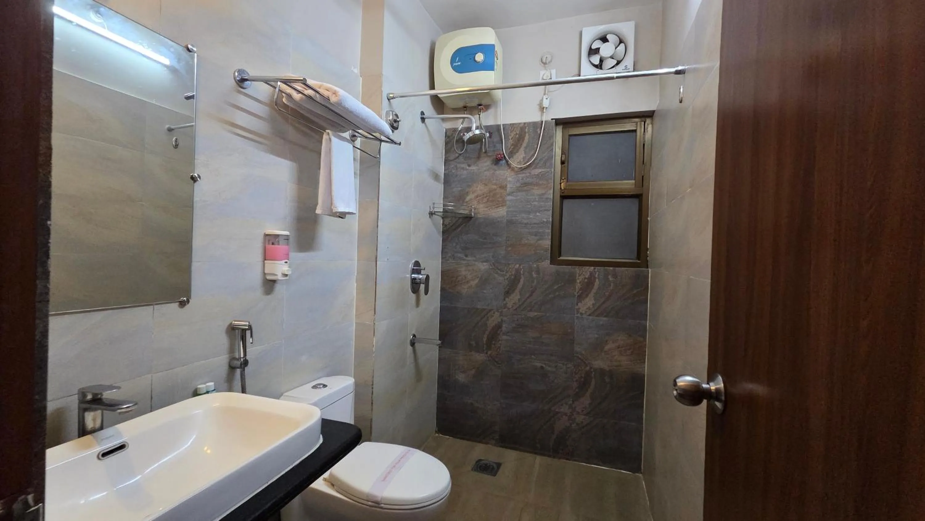 Bathroom in Hotel Gulmohar Grand