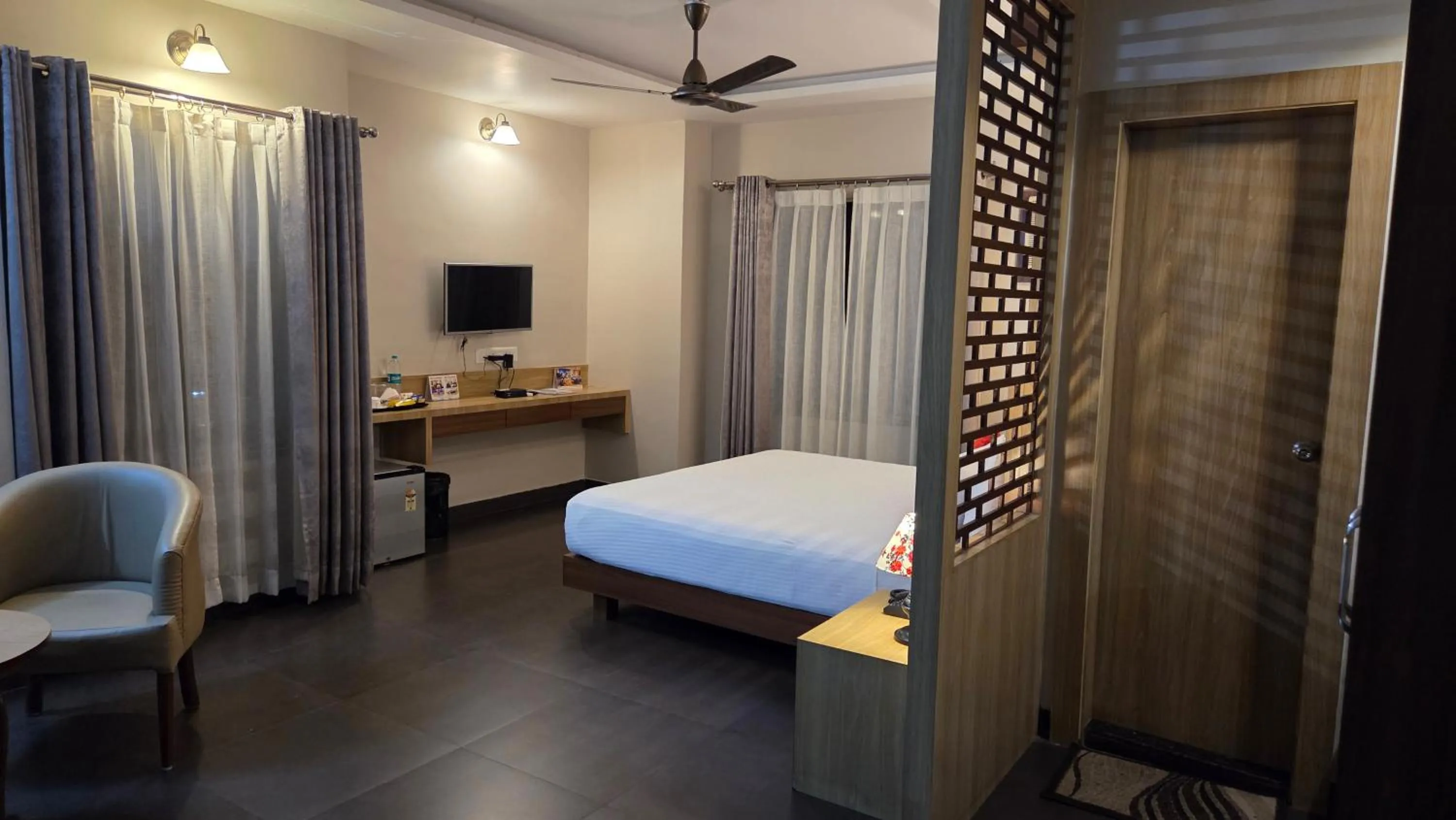 Bedroom, Bed in Hotel Gulmohar Grand