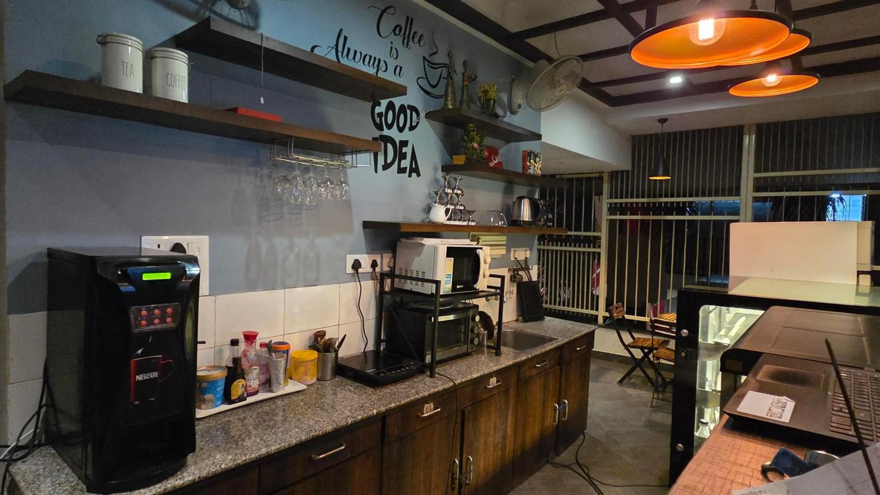 Restaurant/places to eat in Hotel Gulmohar Grand