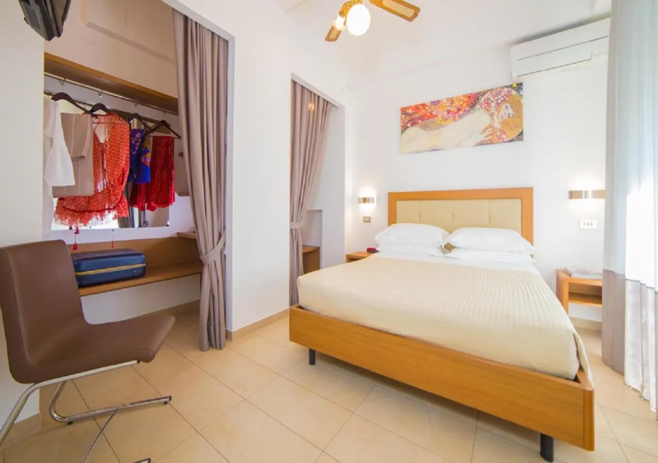 Bedroom, Bed in Mediterraneo Hotel & Suites