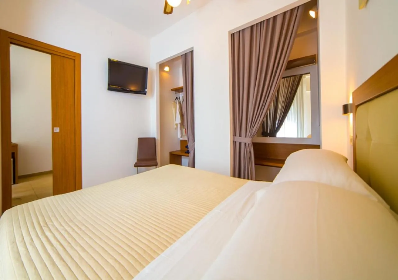 Bedroom, Bed in Mediterraneo Hotel & Suites