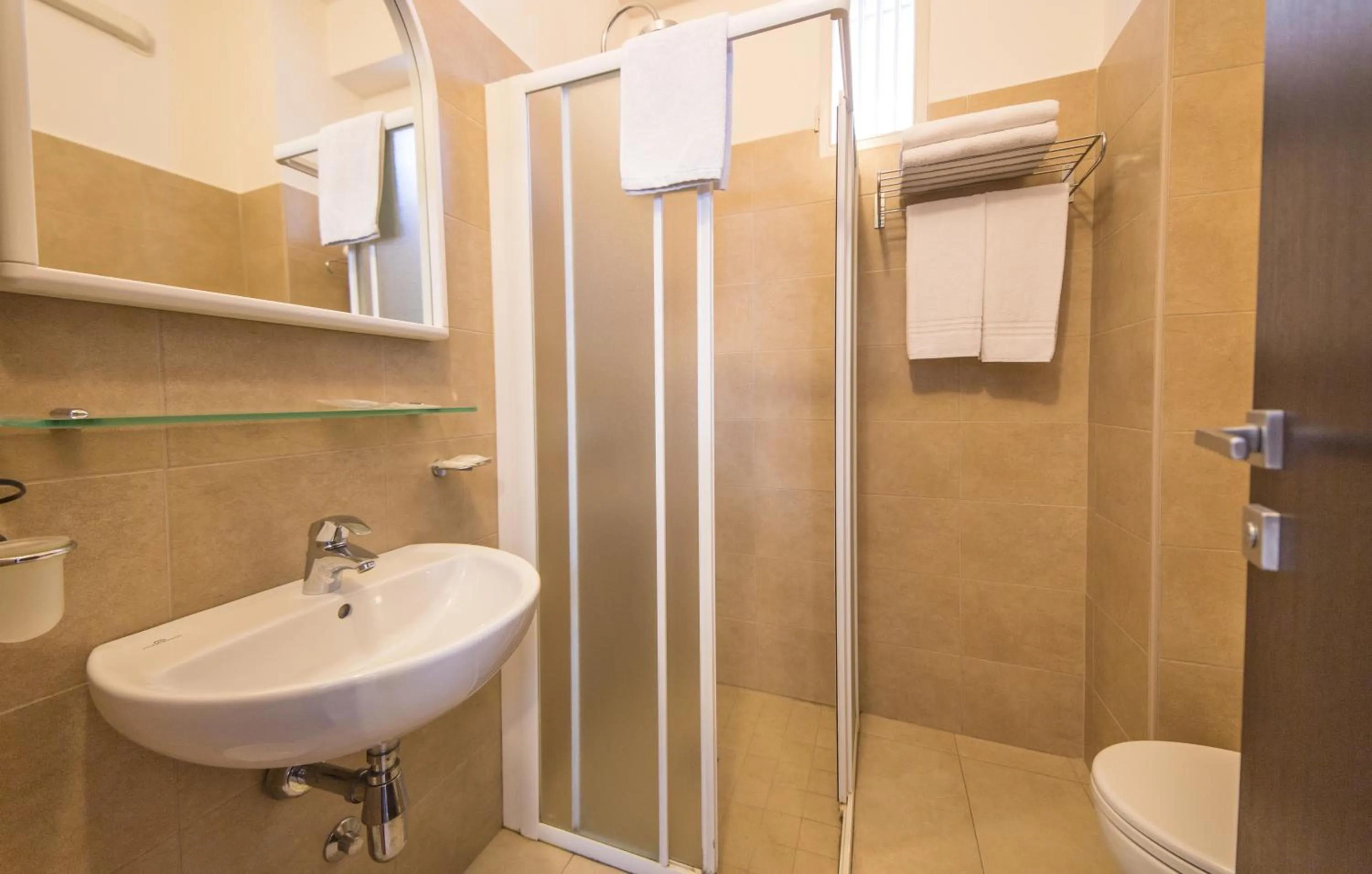 Shower in Mediterraneo Hotel & Suites