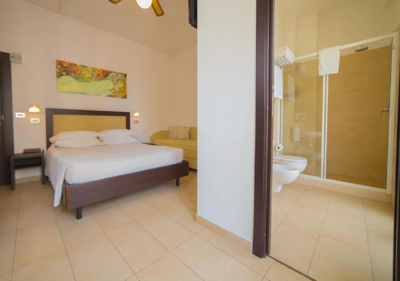Photo of the whole room, Bed in Mediterraneo Hotel & Suites