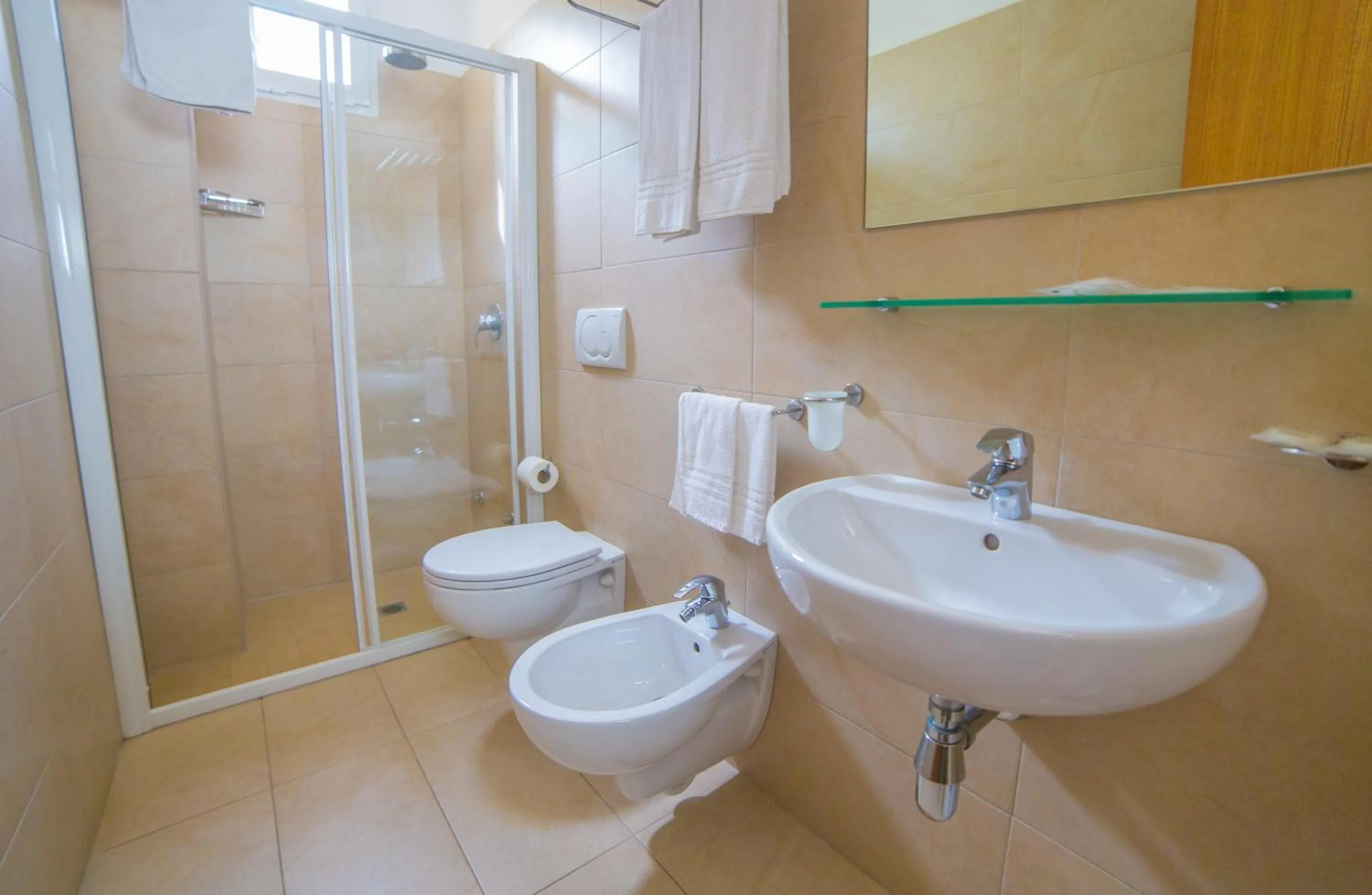 Shower in Mediterraneo Hotel & Suites