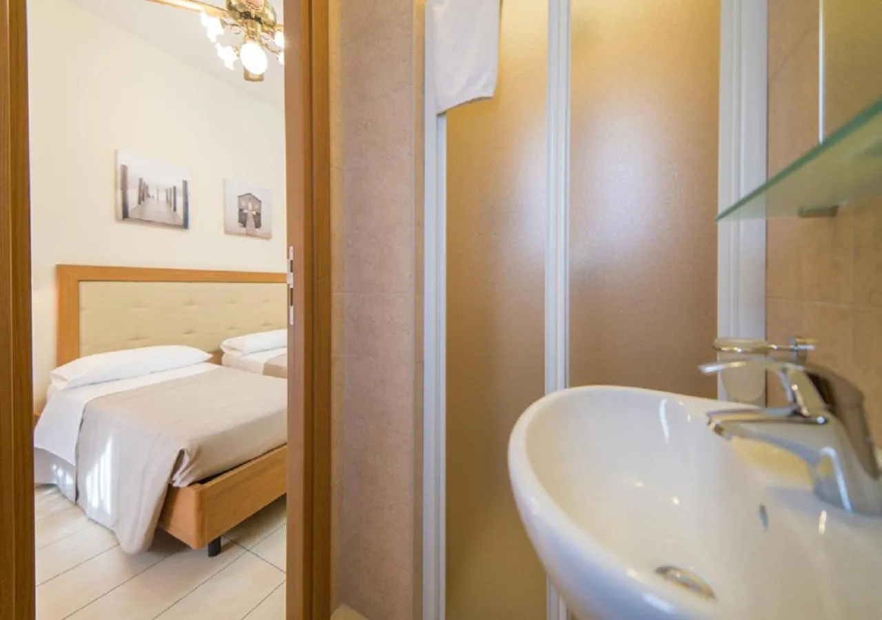 Bathroom, Bed in Mediterraneo Hotel & Suites