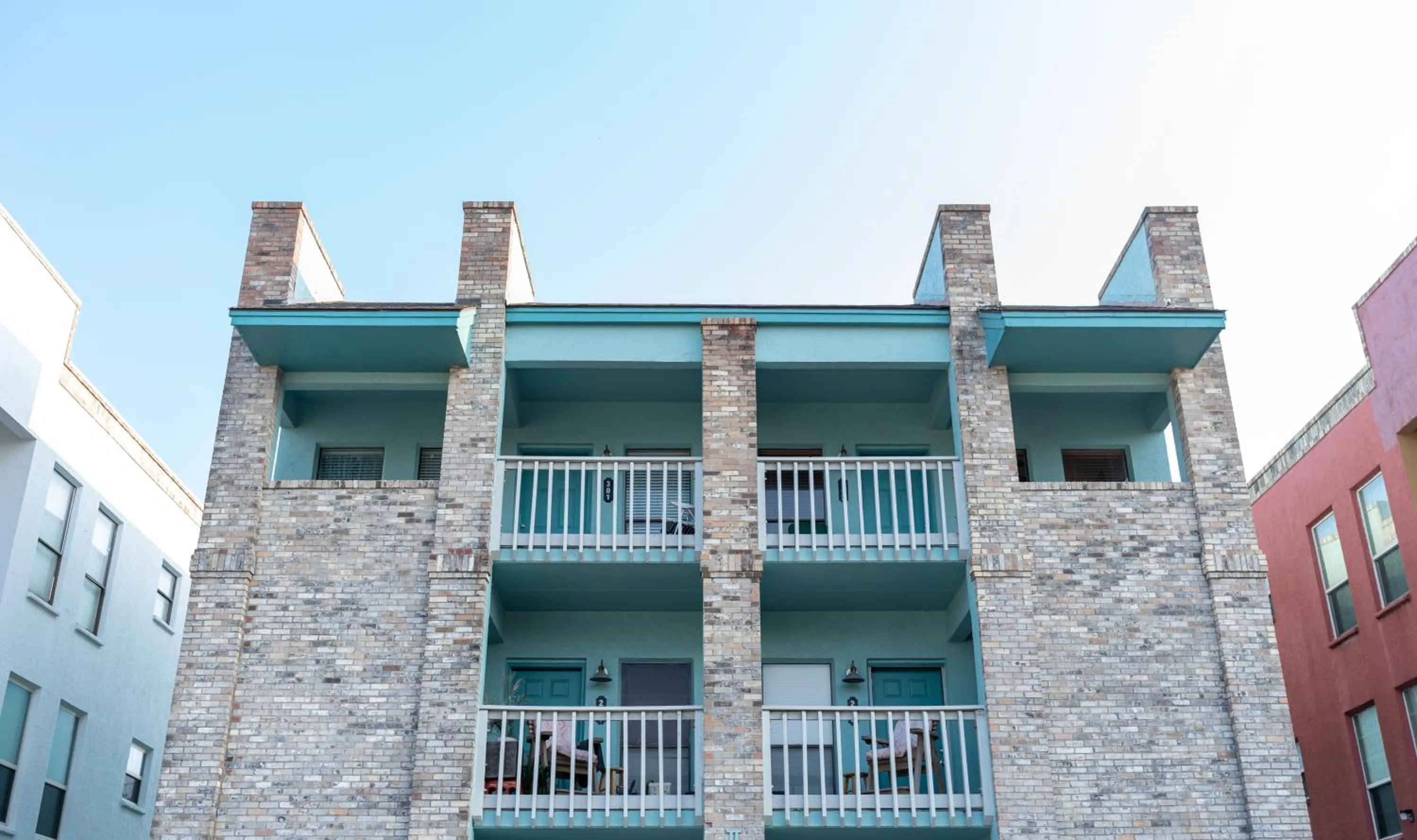 Charming SPI family condo - walking distance to the beach, Sleeps 6, Third Floor, 2025 Traveler Award