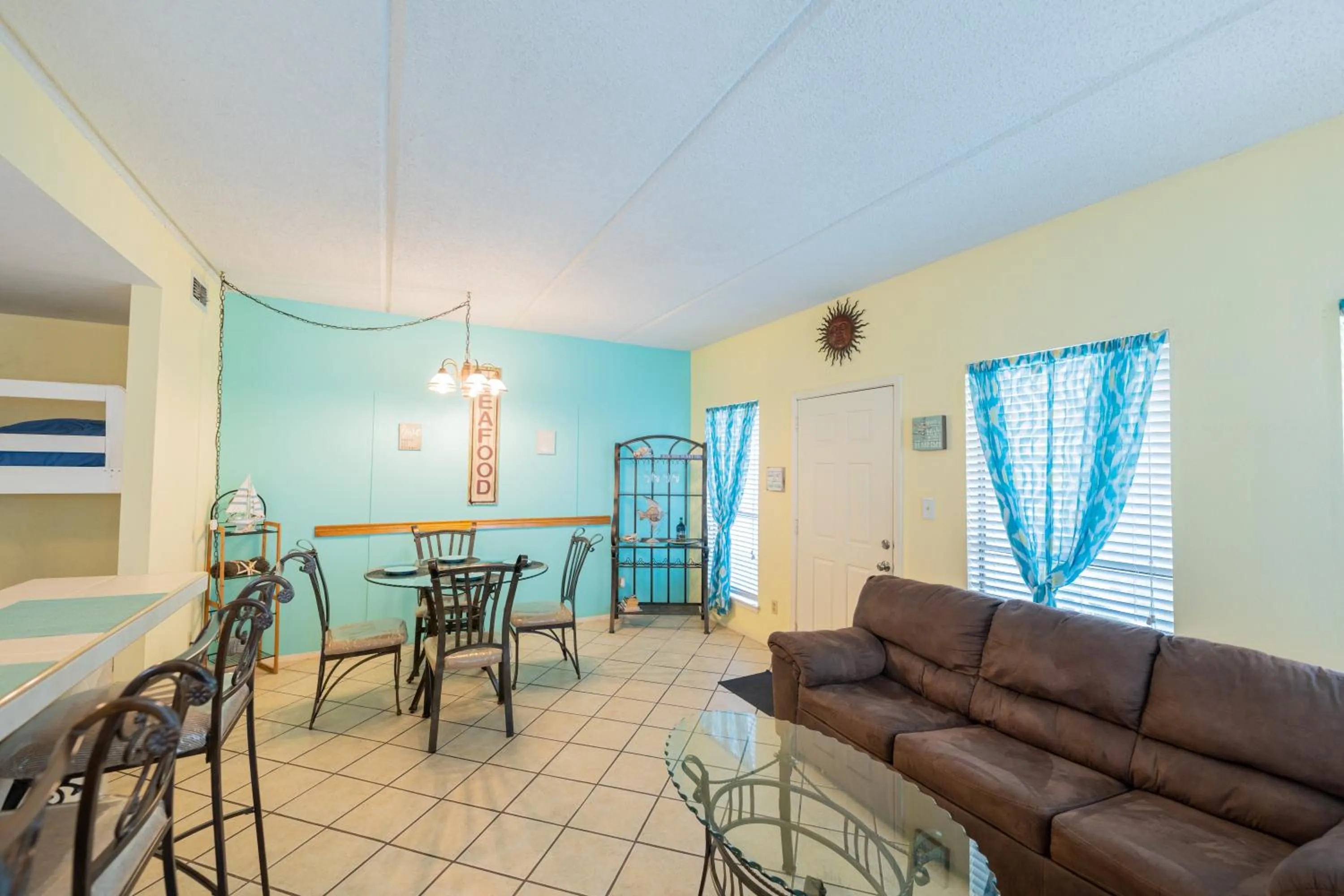 Charming SPI family condo - walking distance to the beach, Sleeps 6, Third Floor, 2025 Traveler Award