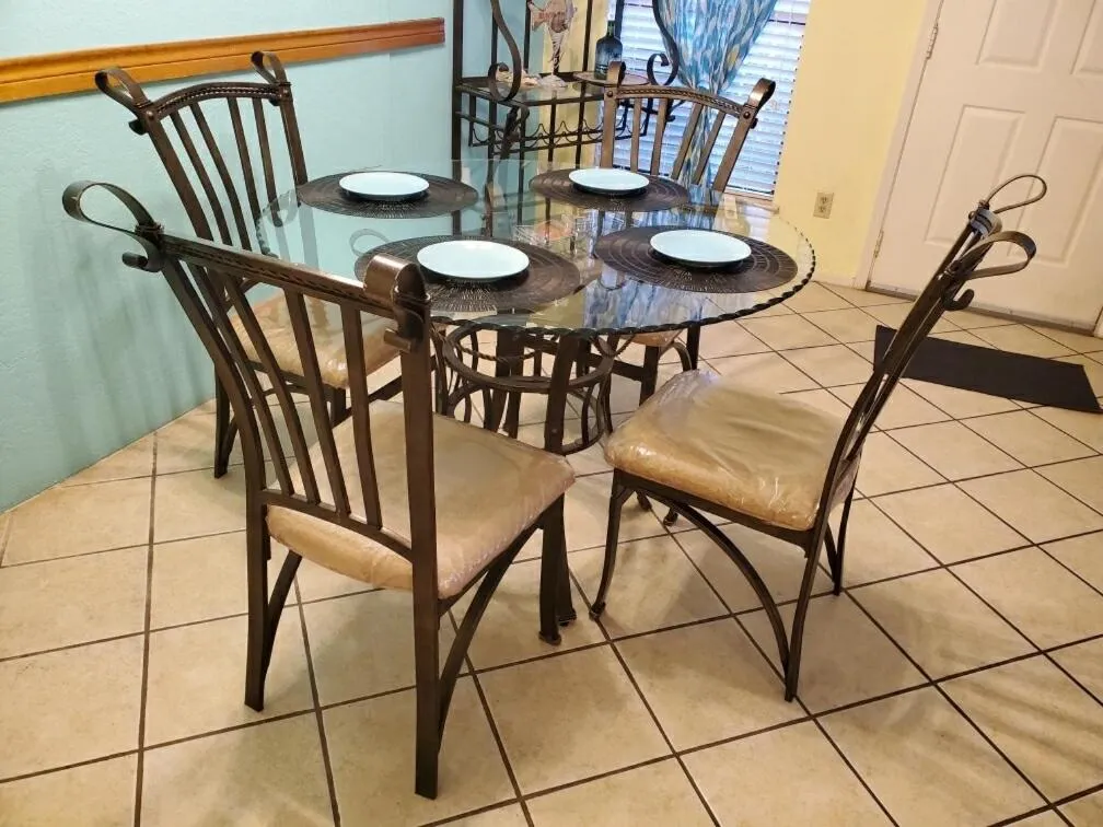 Dining area in Charming SPI family condo - walking distance to the beach, Sleeps 6, Third Floor, 2025 Traveler Award