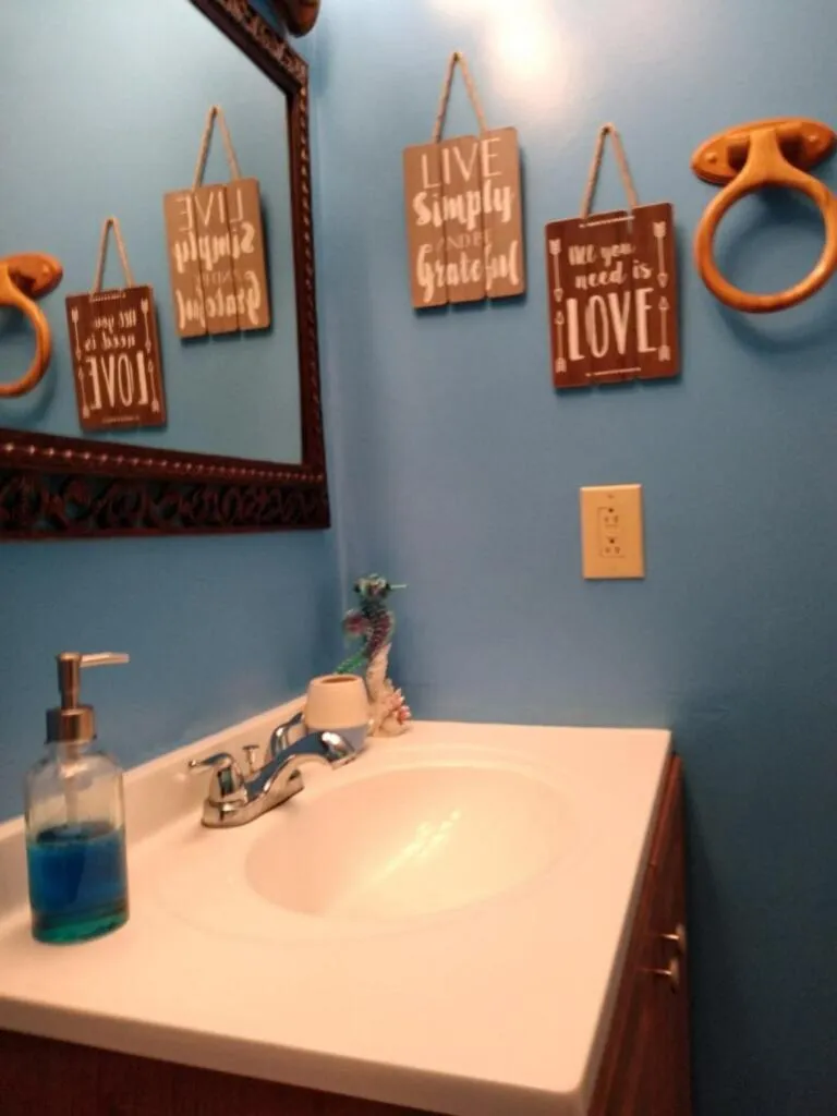 Bathroom in Charming SPI family condo - walking distance to the beach, Sleeps 6, Third Floor, 2025 Traveler Award