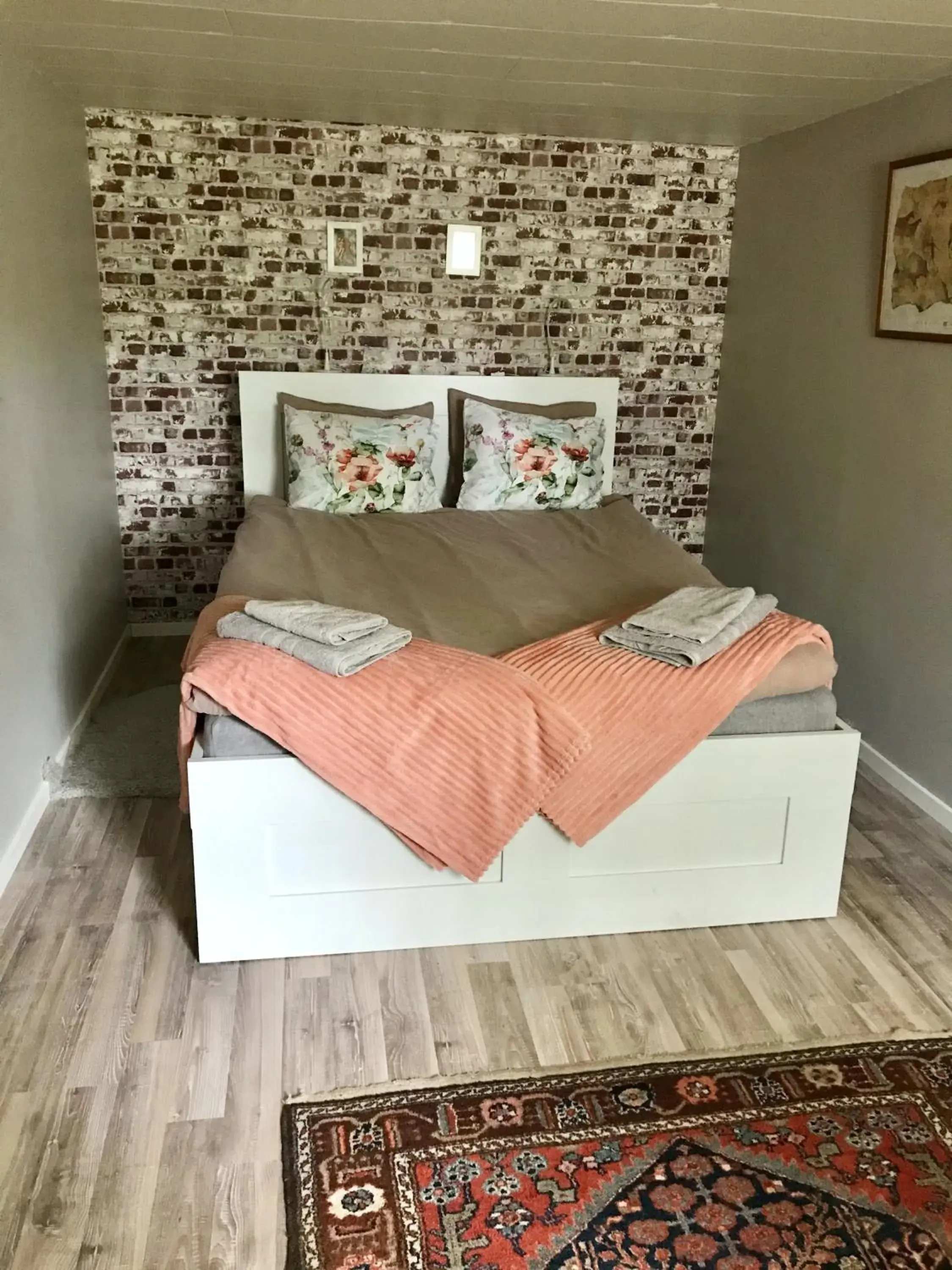 Standard Double Room with Shared Bathroom in The Old Henhouse Standard Double Room with Shared Bathroom in The Old Henhouse