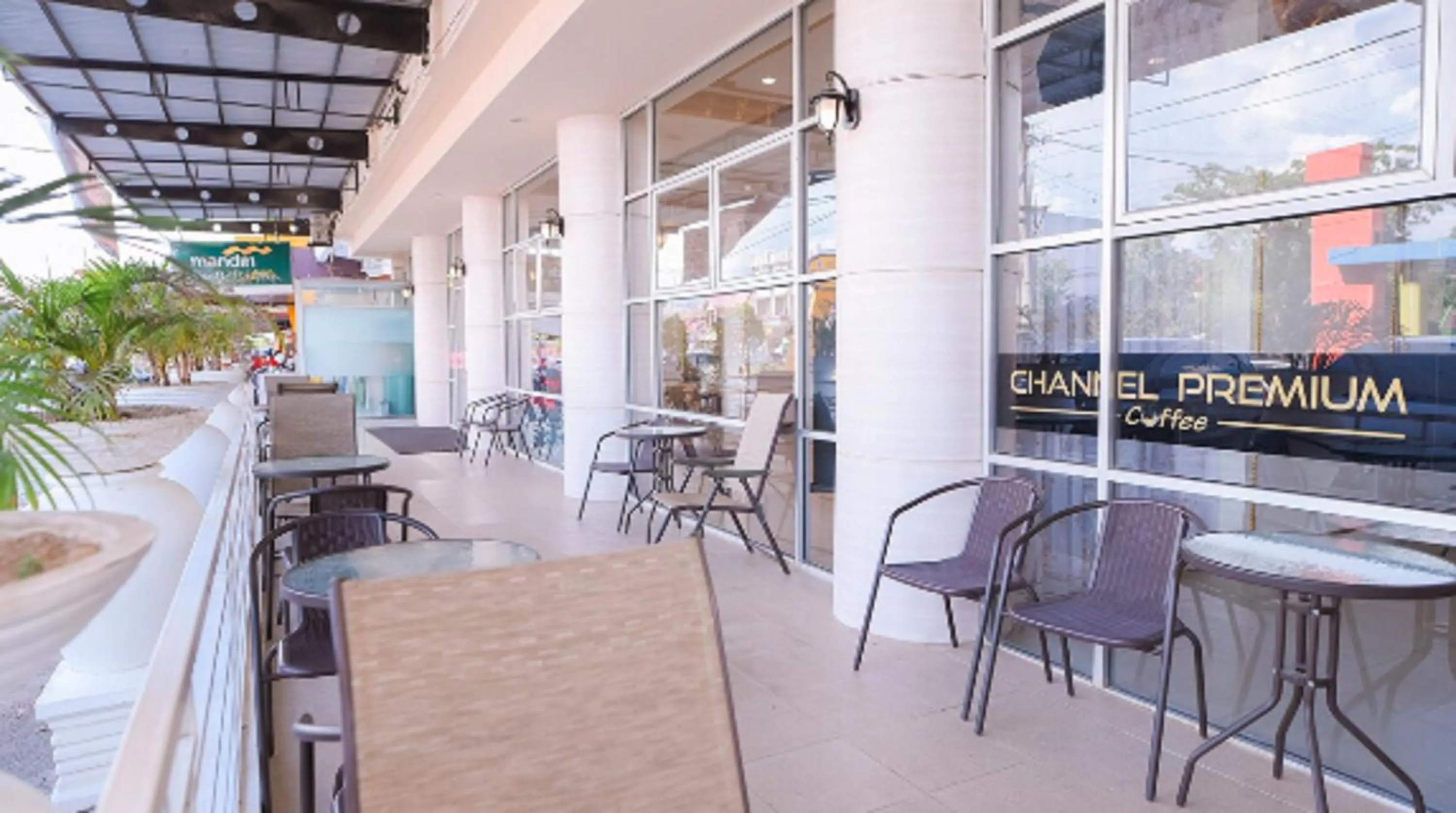 Restaurant/places to eat in Capital O 854 Ub Caisar Hotel