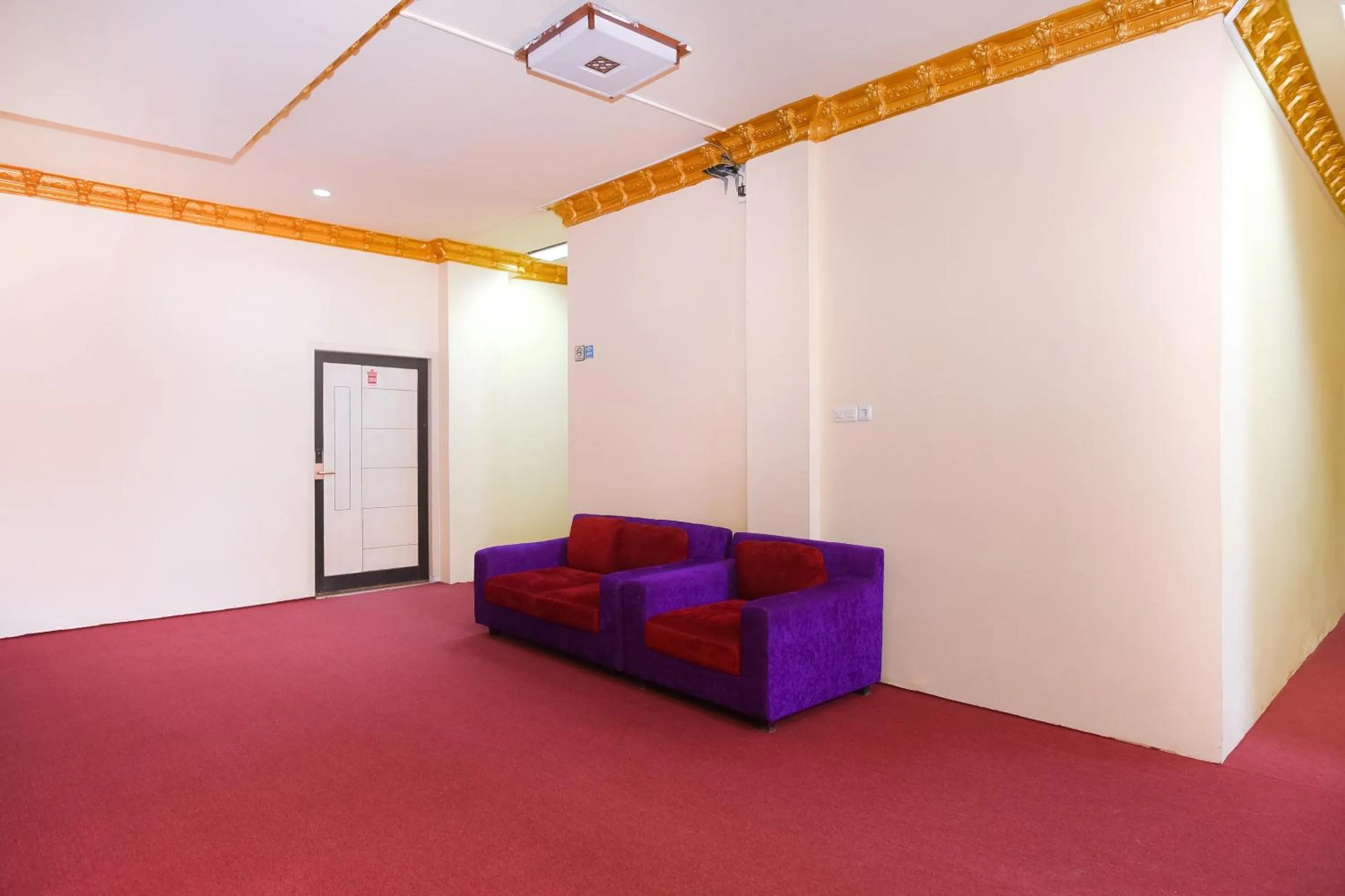 Lobby or reception in Capital O 854 Ub Caisar Hotel
