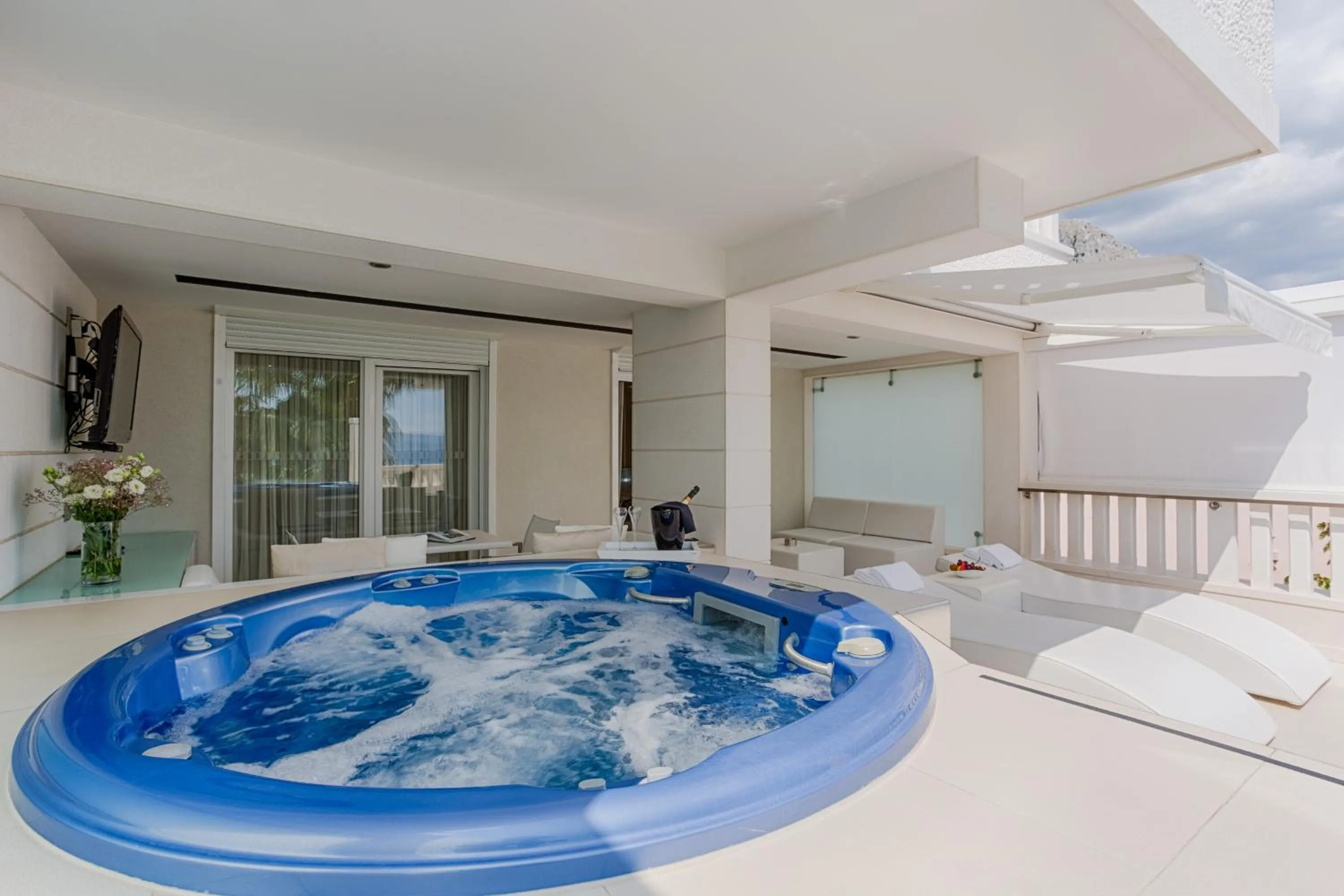 Hot Tub in Damianii Luxury Boutique Hotel & Spa
