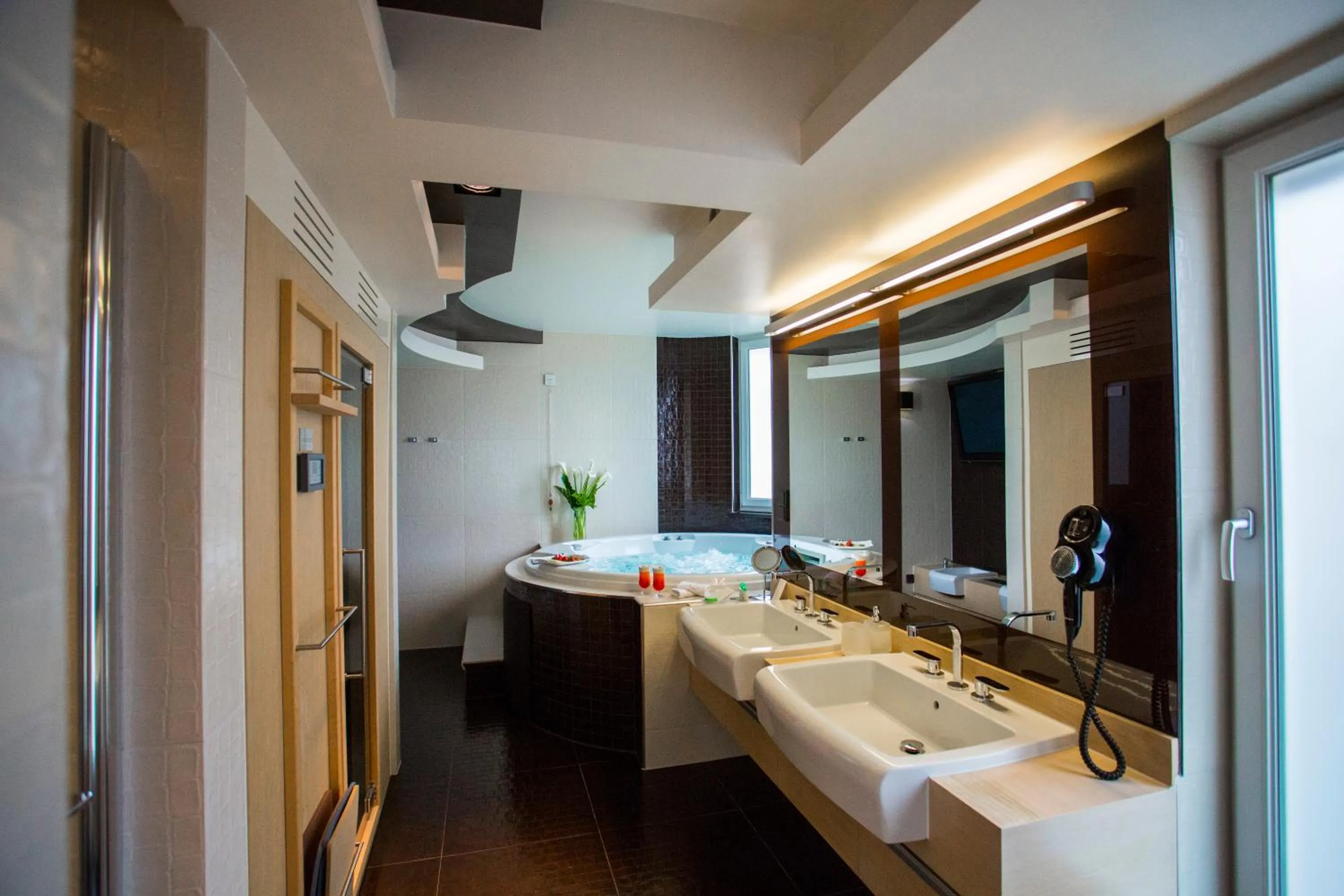 Hot Tub in Damianii Luxury Boutique Hotel & Spa