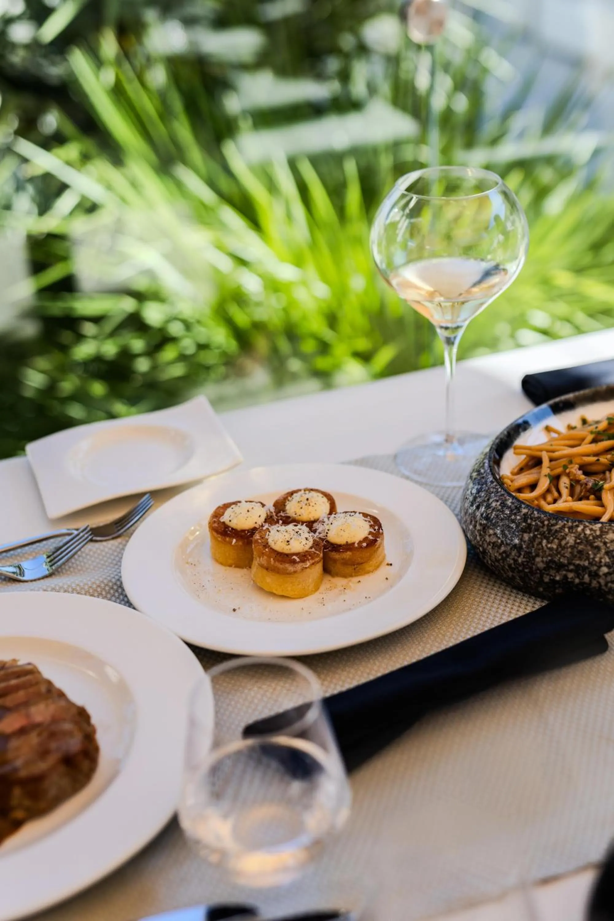 Restaurant/places to eat in Damianii Luxury Boutique Hotel & Spa